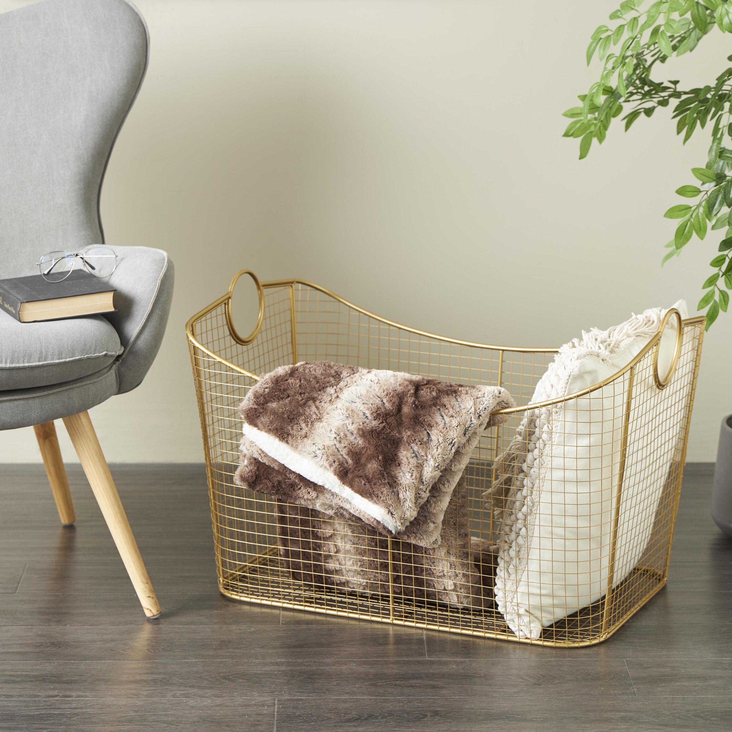 Grayson Lane 823075 ( 30.25-in W x 20.3-in H x 20.15-in D ) Gold Iron Basket