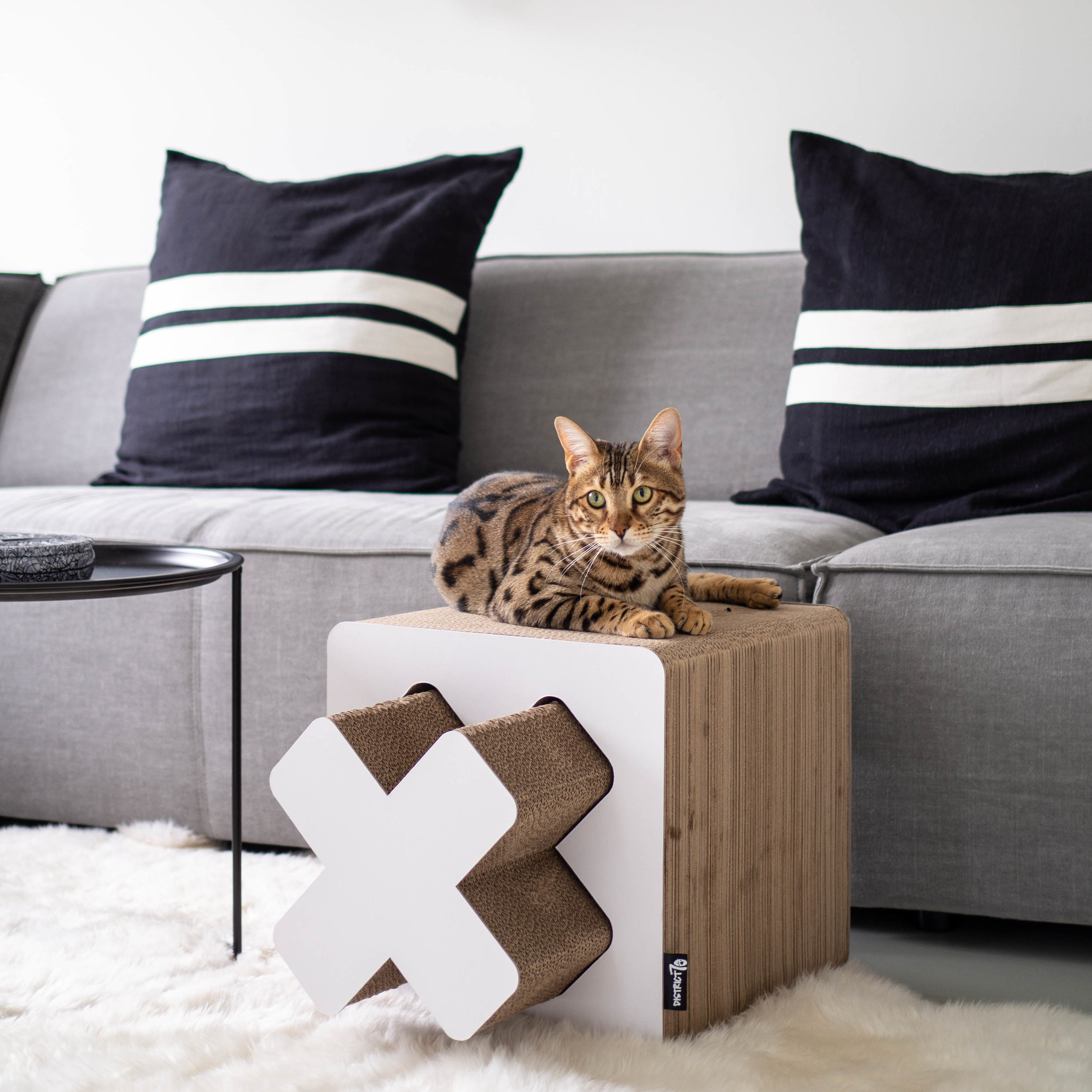 District70 5119 14.9-in x 14.9-in White Cat Scratching Post