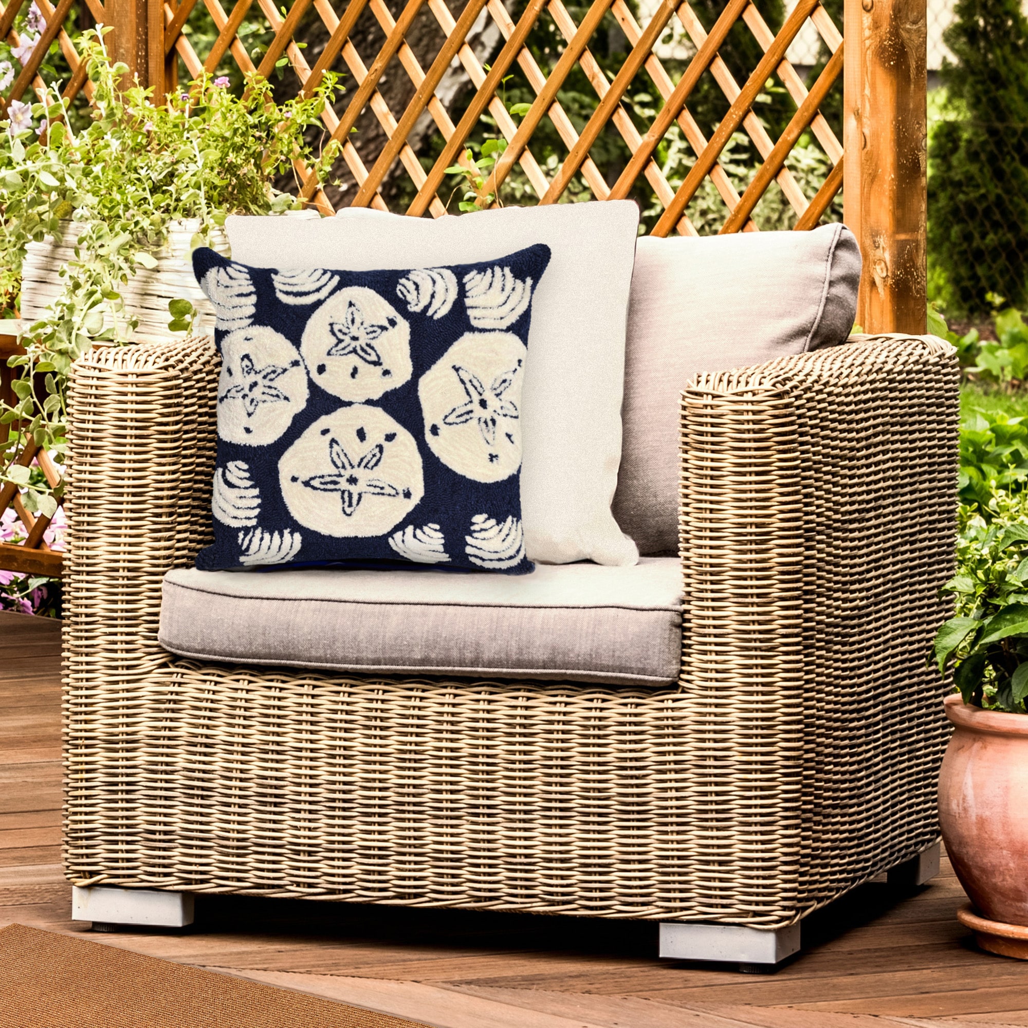Liora Manne 7FP8S140833 Frontporch 18-in x 18-in Navy Square Indoor Decorative Pillow