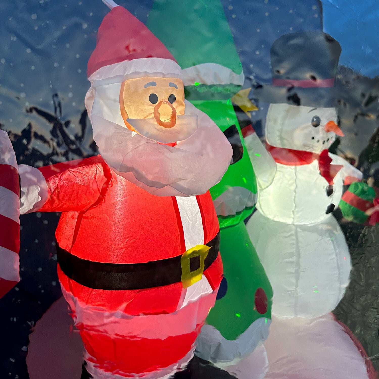 Fraser Hill Farm FHFSNWGLOBE062-L Christmas-Inflatables - View #11