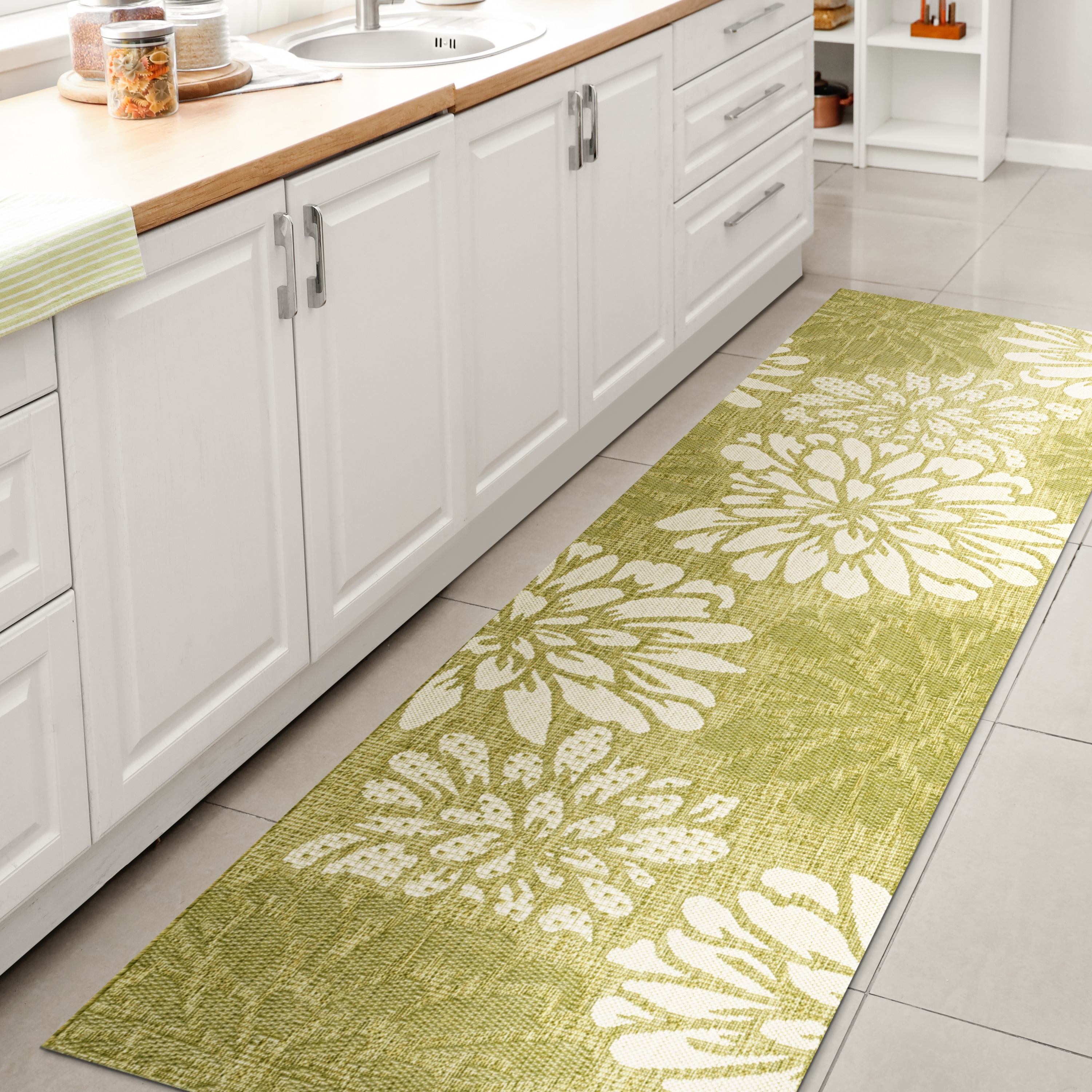 JONATHAN  Y SMB110H-210 Santa Monica Zinnia Textured Weave Floral 2 x 10 (ft) Loomed Polypropylene Green/Cream Rectangular Indoor/Outdoor Floral/Botanical Coastal Runner rug