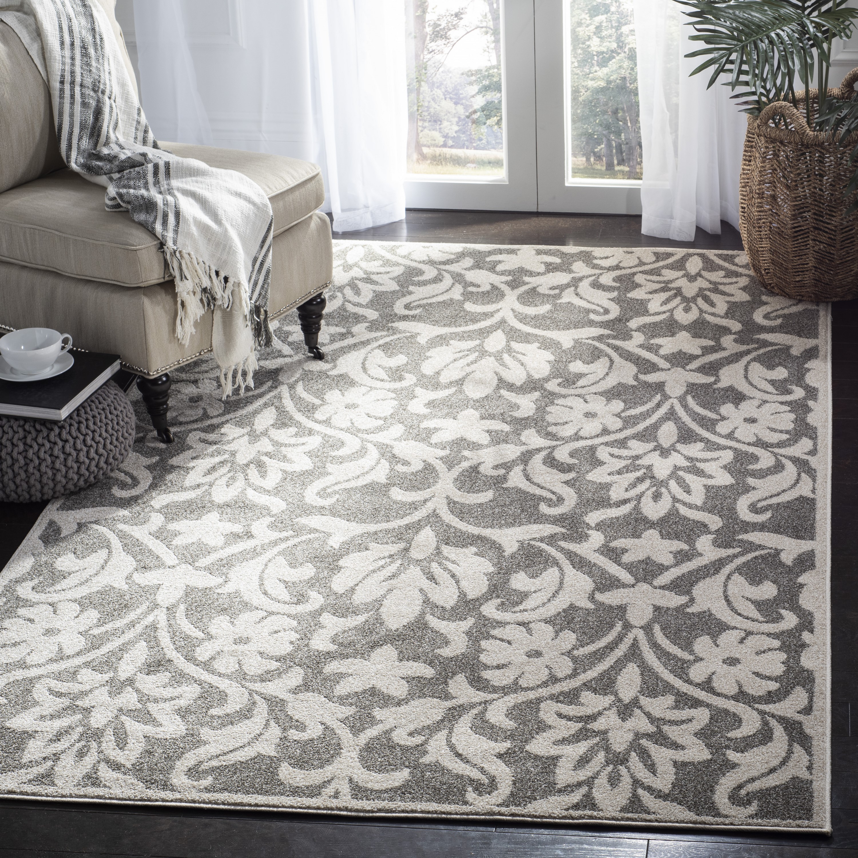 Safavieh AMT424R-24 Amherst Bouquet 3 x 4 (ft) Loomed Synthetic Dark Gray/Beige Rectangular Indoor/Outdoor Floral/Botanical Throw rug
