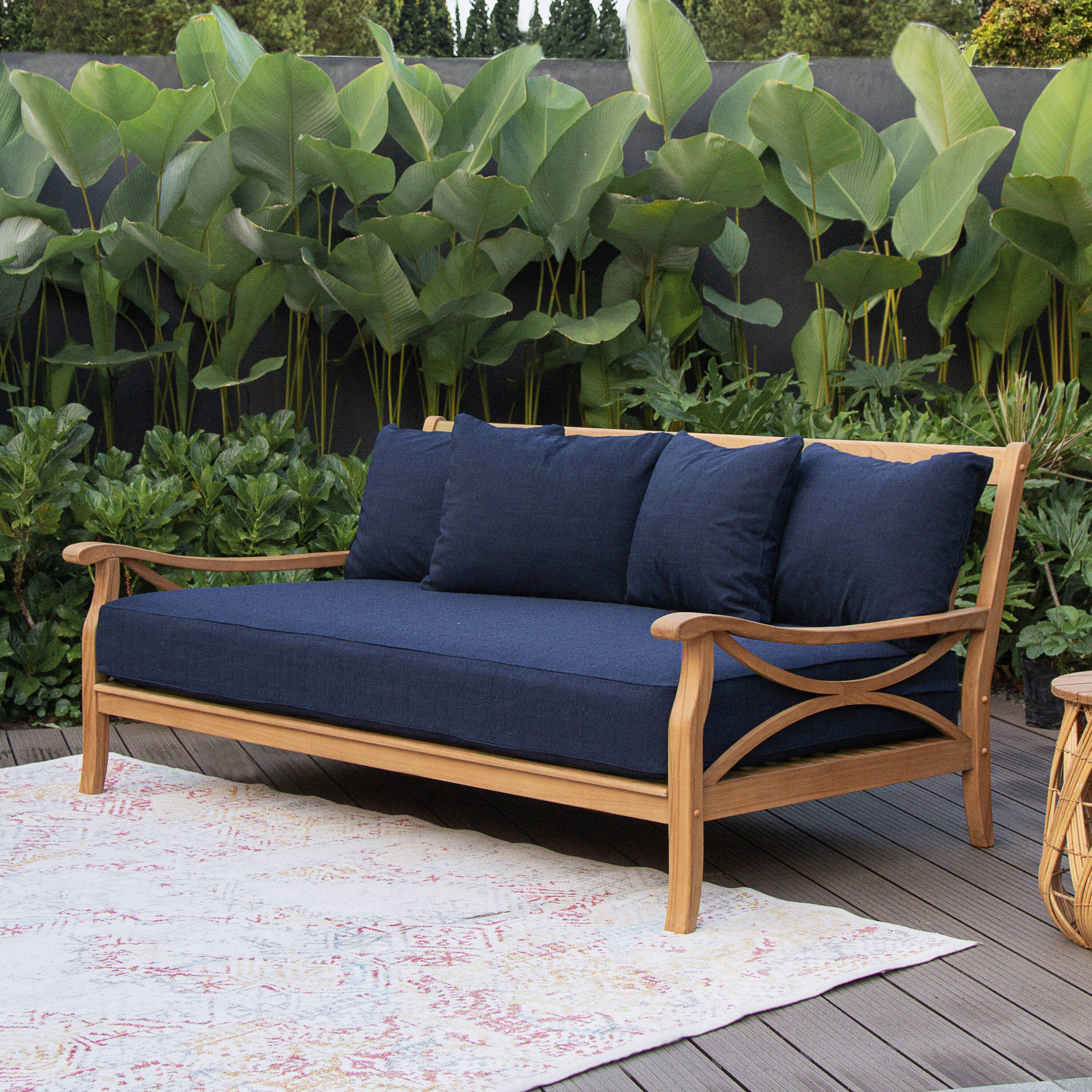 Cambridge Casual Chester Outdoor Daybed with Navy Cushions and