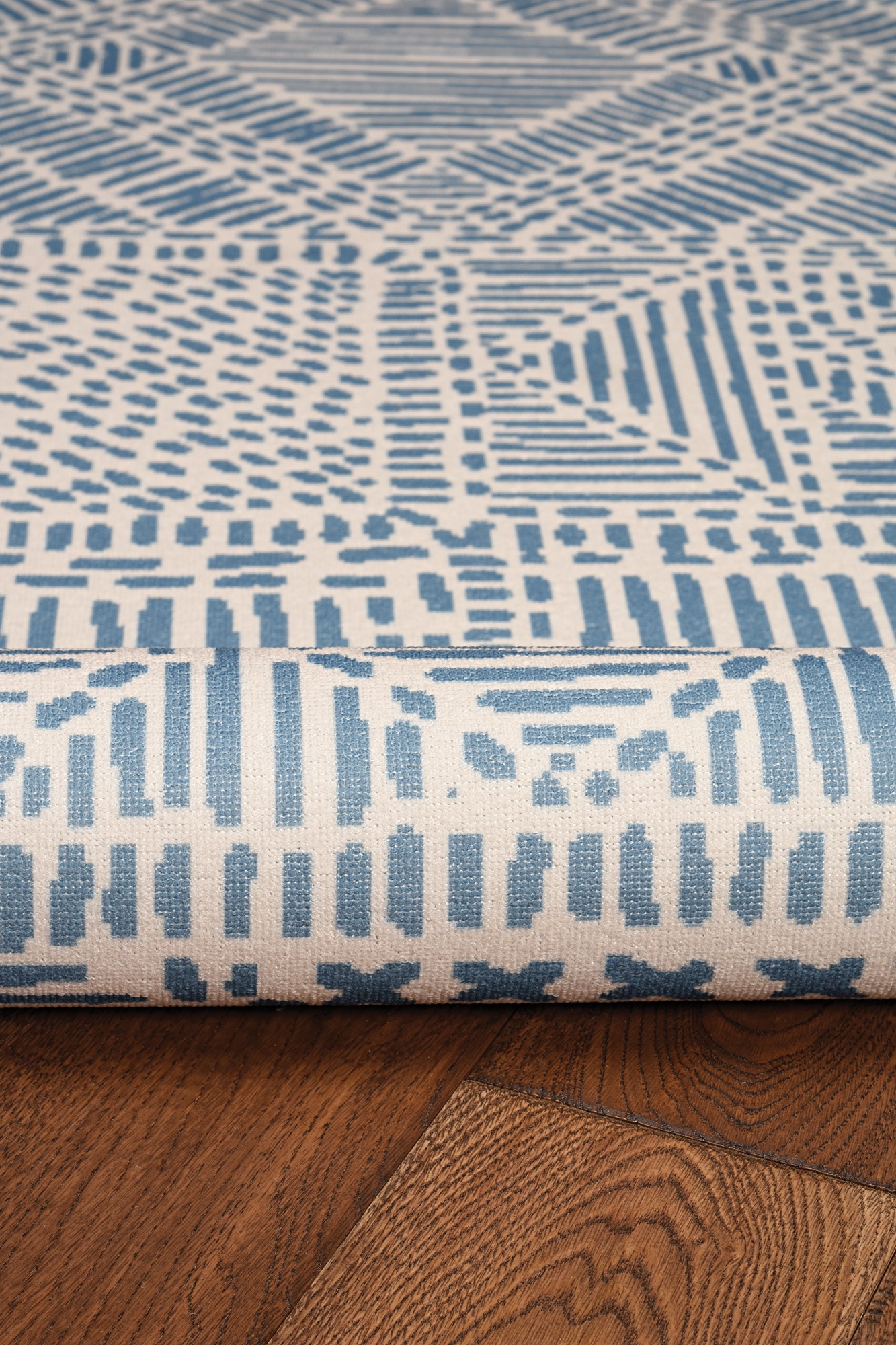 Linon RUGWR3228 rugs - View #4