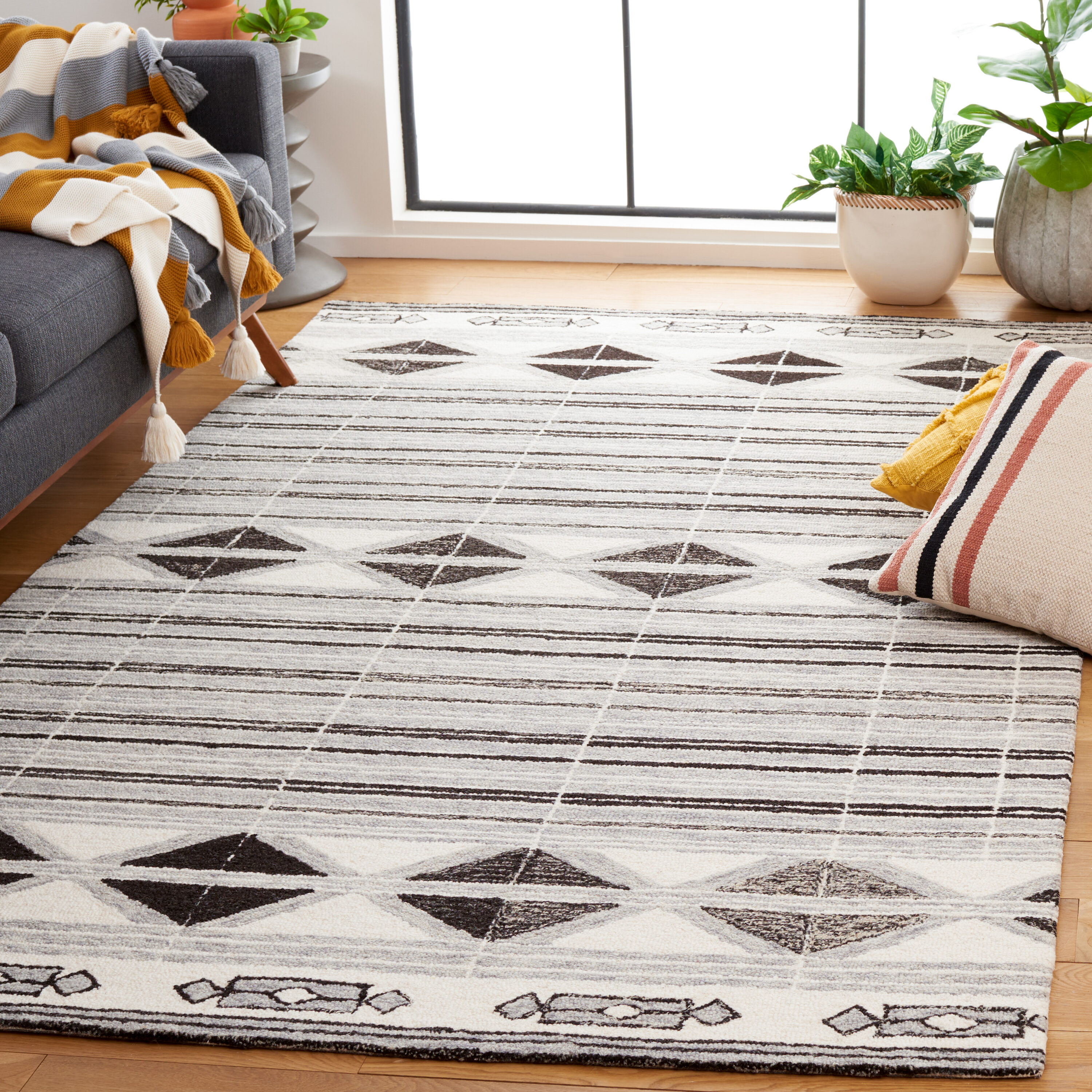 Safavieh Ebony 803 Ivory/Gray Bohemian 5ft x 8ft Medium Rectangle Rug ...