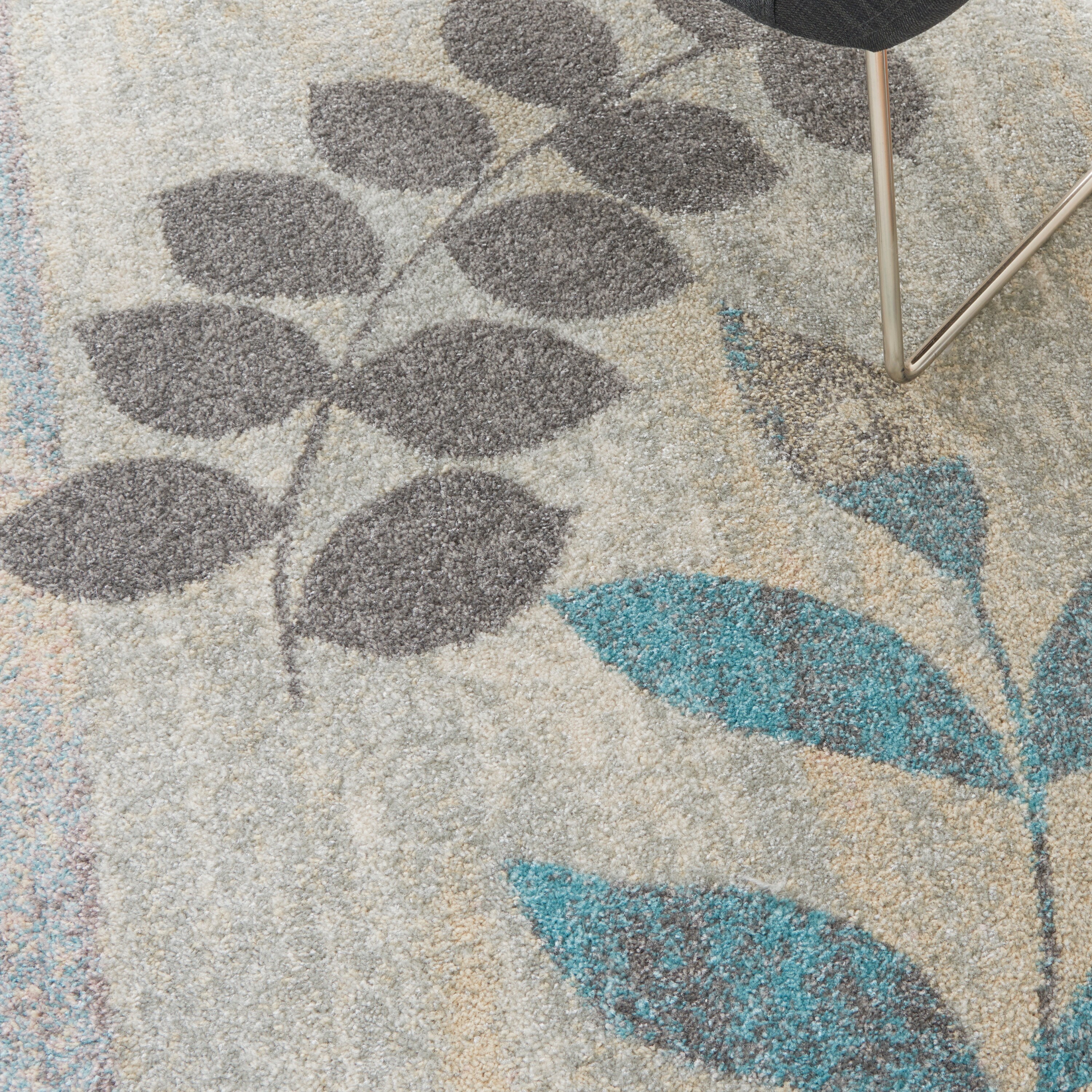 Ivory and Light Blue Floral Synthetic 4' x 6' Rug