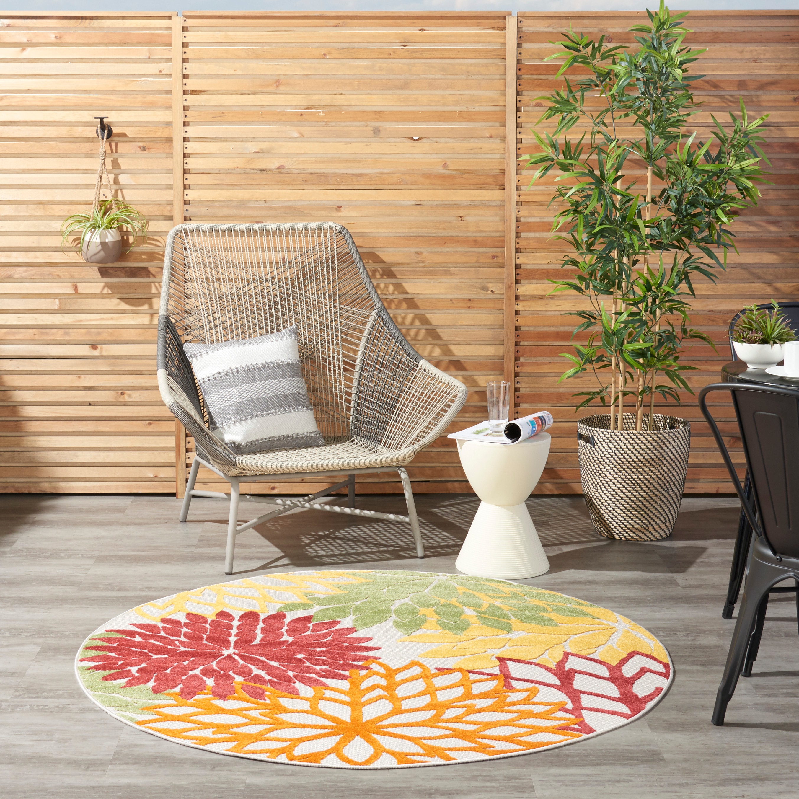 Red Floral Synthetic Round 5'3" Reversible Outdoor Rug
