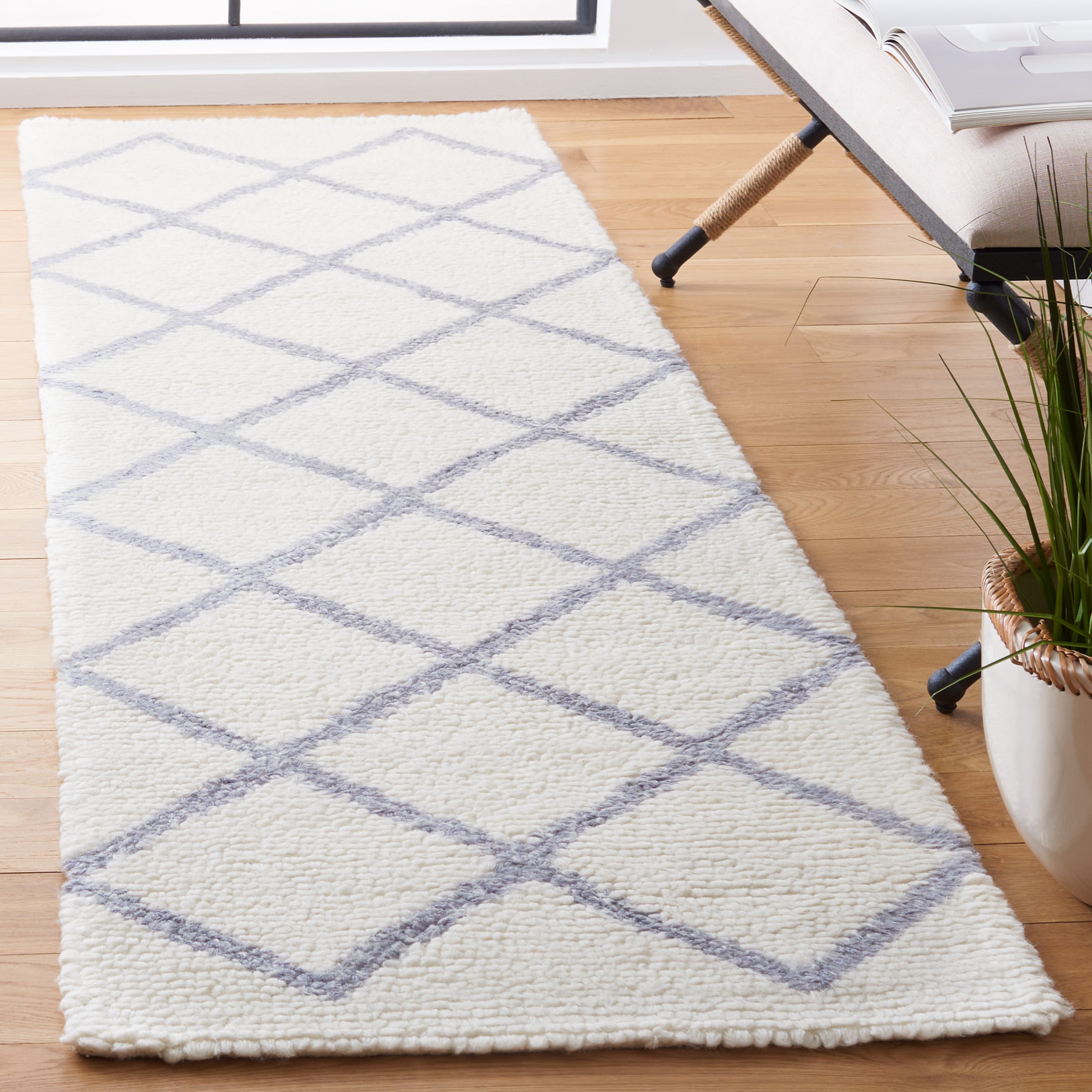  Vermont 552 Ivory/Gray Contemporary 2ft-3in x 8ft Runner Rug