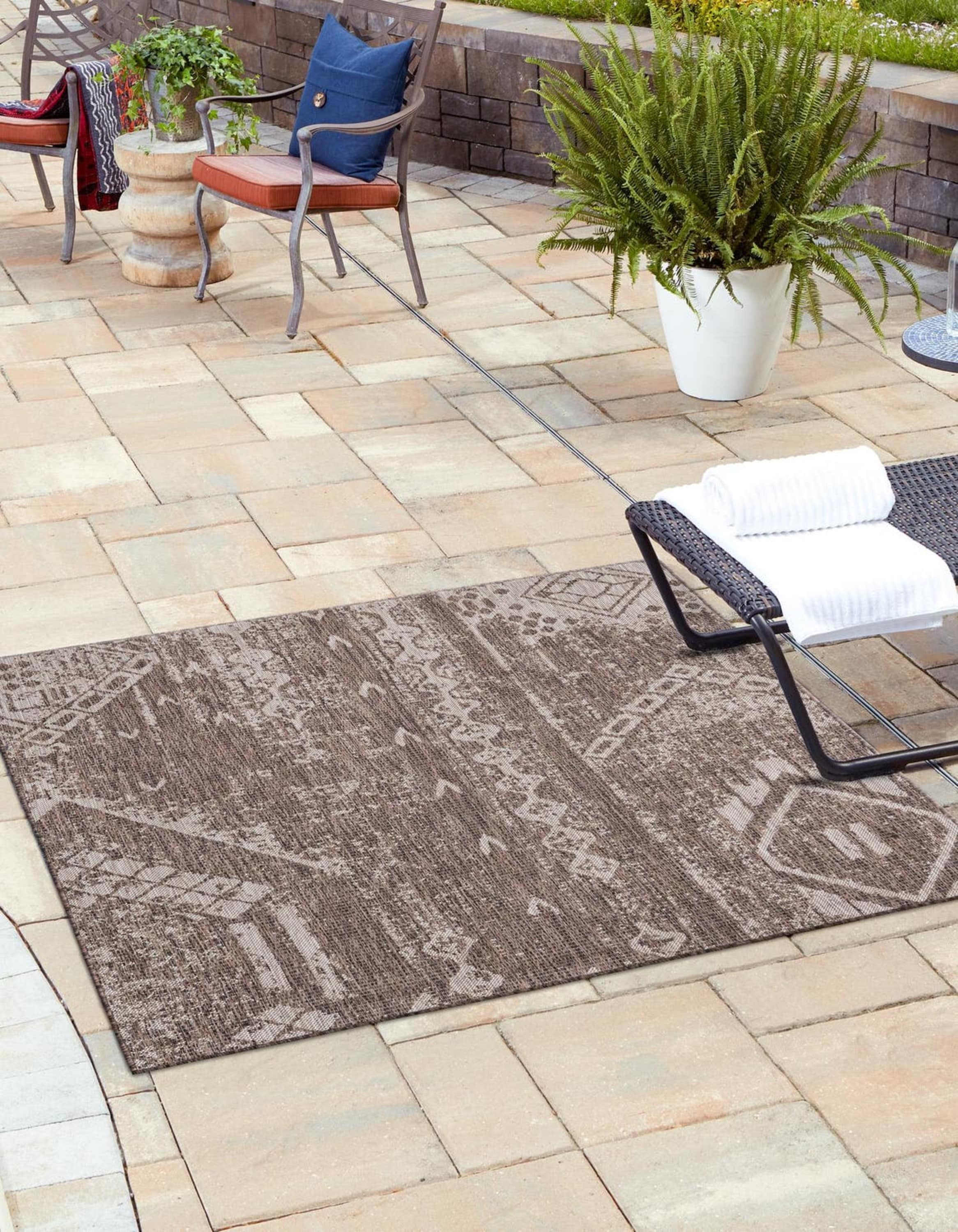 Unique Loom 3180883 Outdoor Bohemian 5 x 5 (ft) Loomed Polypropylene Brown Square Indoor/Outdoor Abstract Area rug