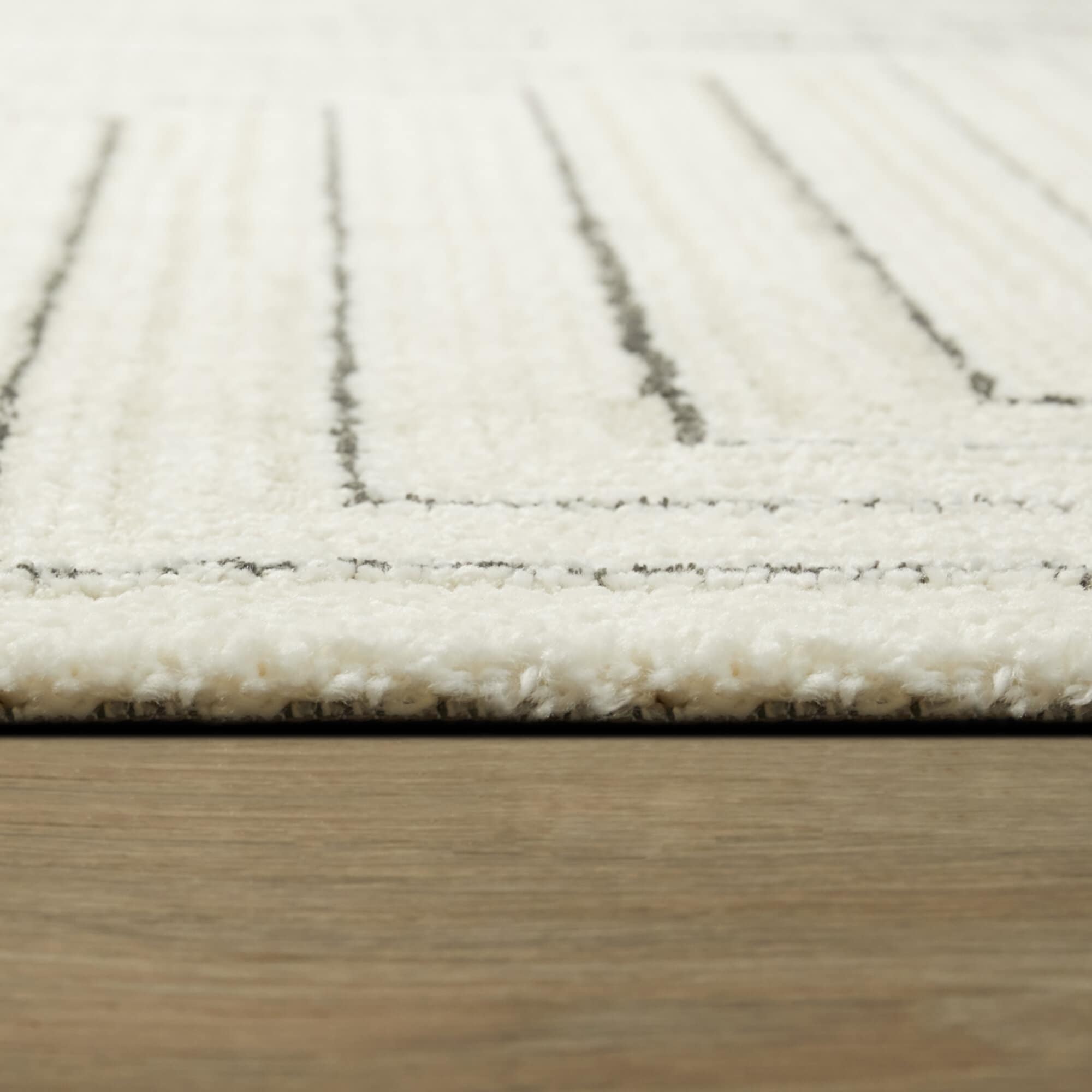 Cream Geometric Synthetic Rectangular Area Rug 6 x 9 ft