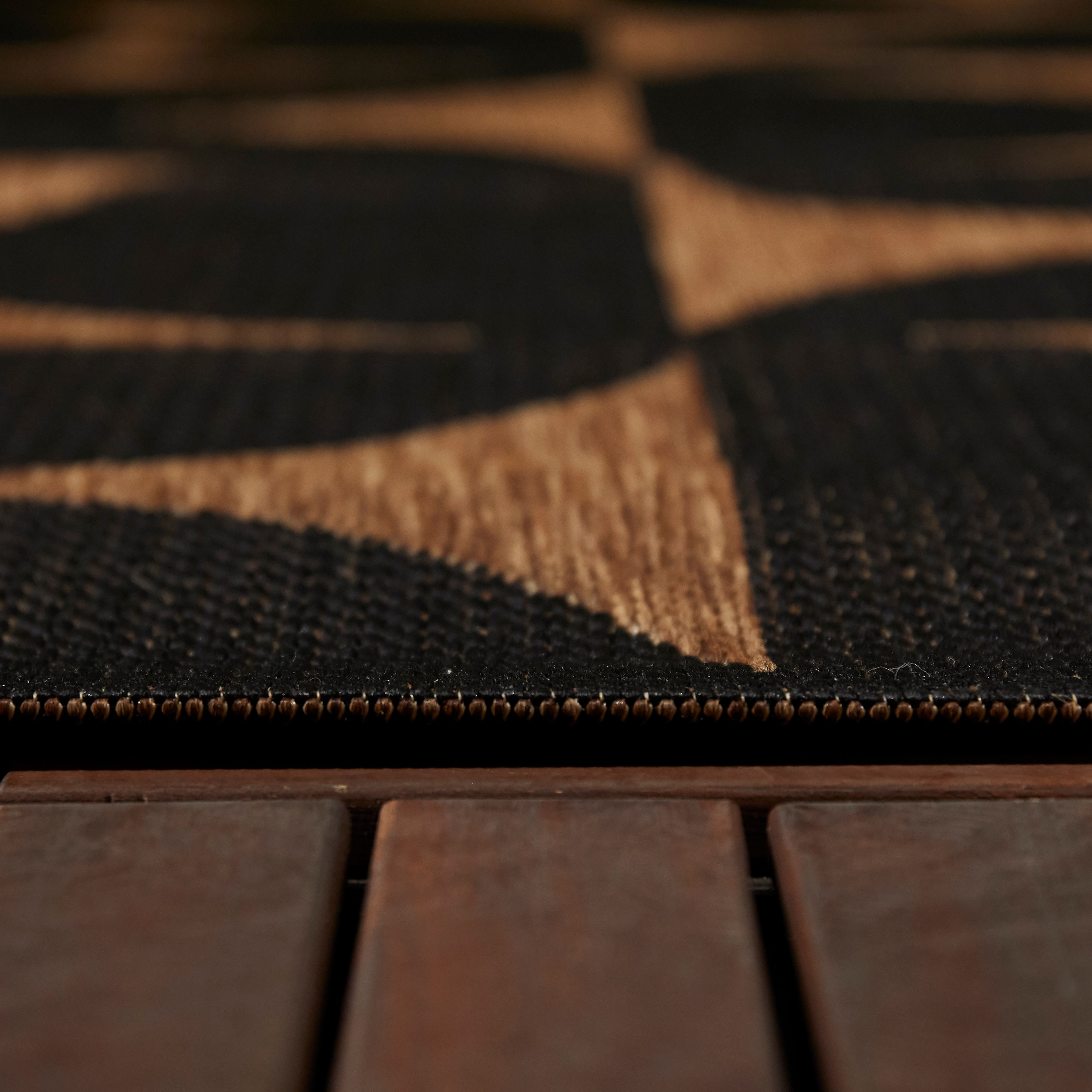 Nielsen Black and Tan Geometric Synthetic Indoor/Outdoor Rug 5' x 7'