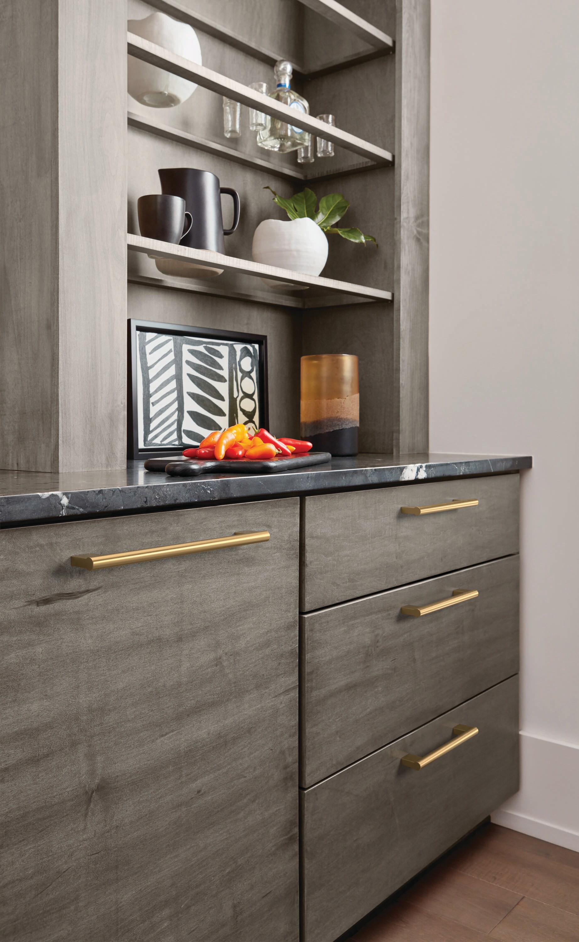 Versa 7" Champagne Bronze Modern Bar Pull with Mounting Hardware