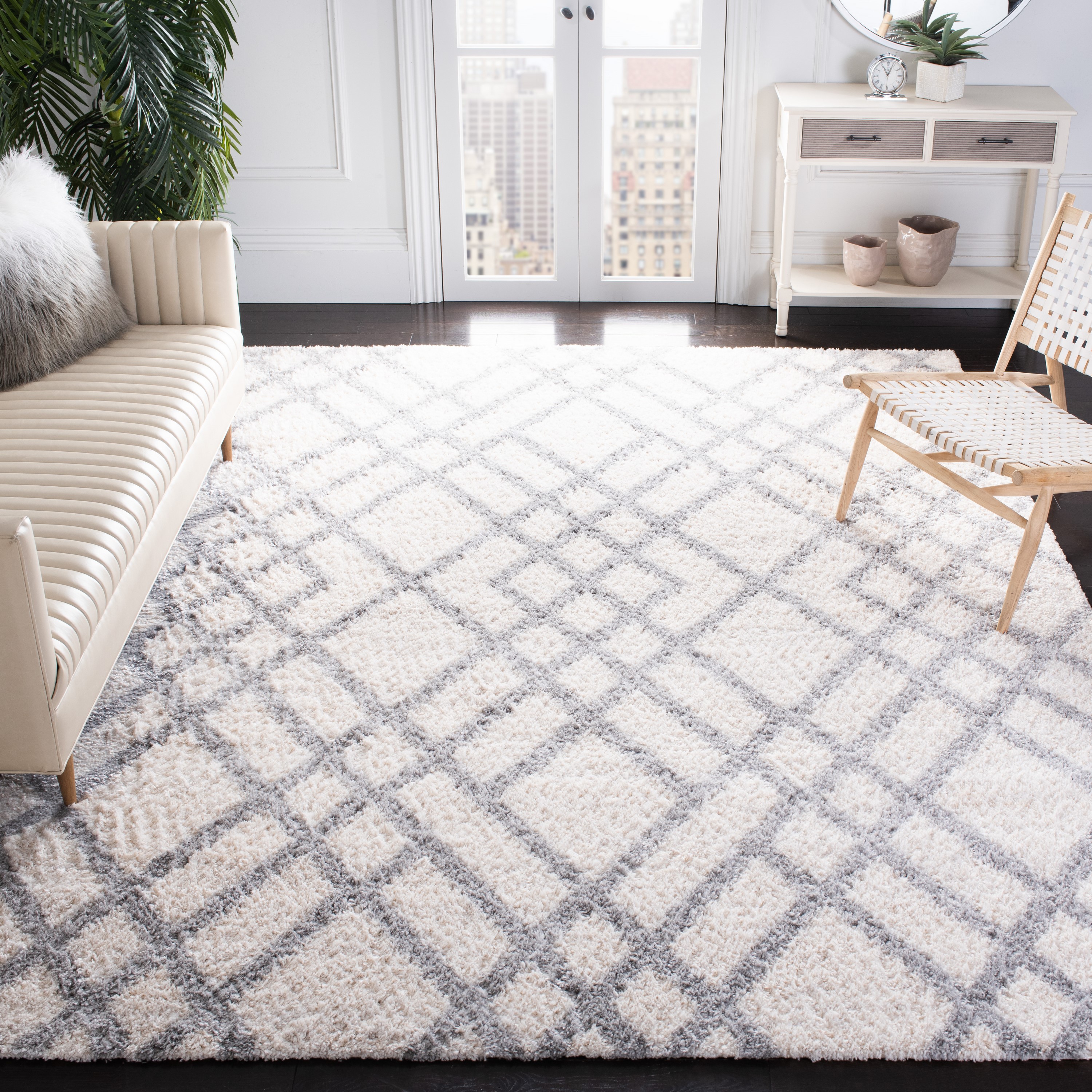 Safavieh BER214A-3SQ Berber Chevrons Shag 3 x 3 (ft) Loomed Polypropylene Cream/Gray Square Indoor Geometric Mid-Century Modern Throw rug