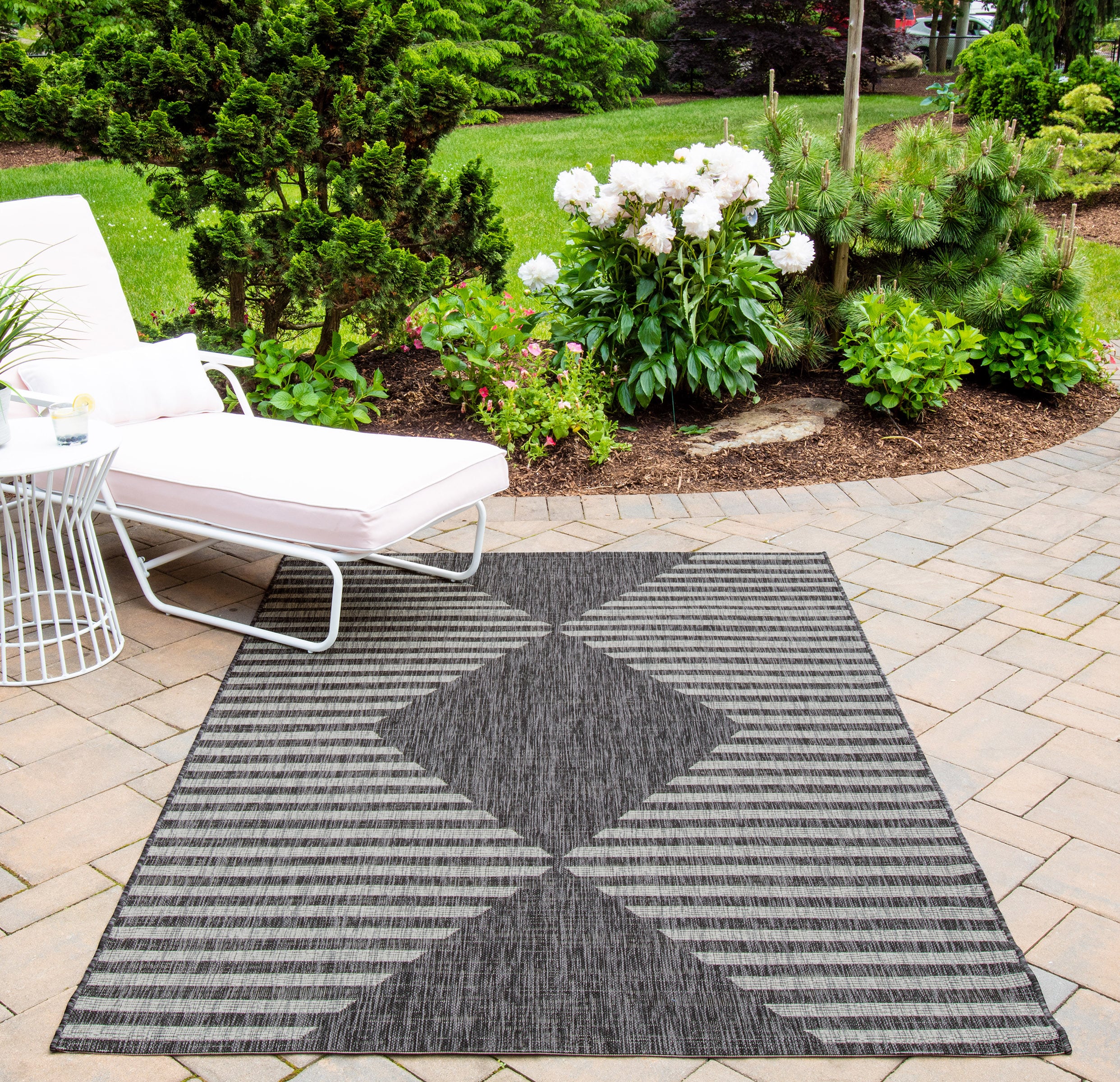 Momeni VILLAVI-07CHR93C6 9 x 13 (ft) Woven Polypropylene Black Rectangular Indoor/Outdoor Geometric Area rug