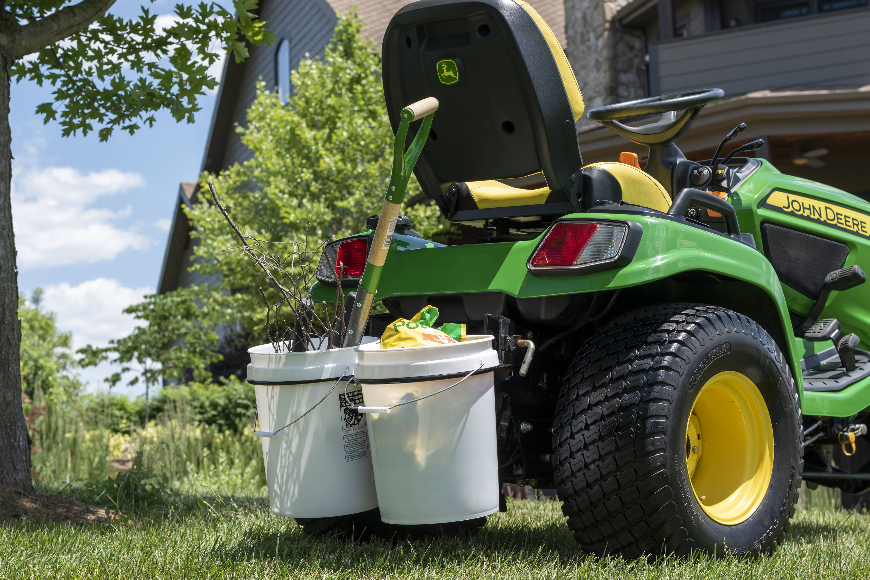 Bucket for riding online lawn mower