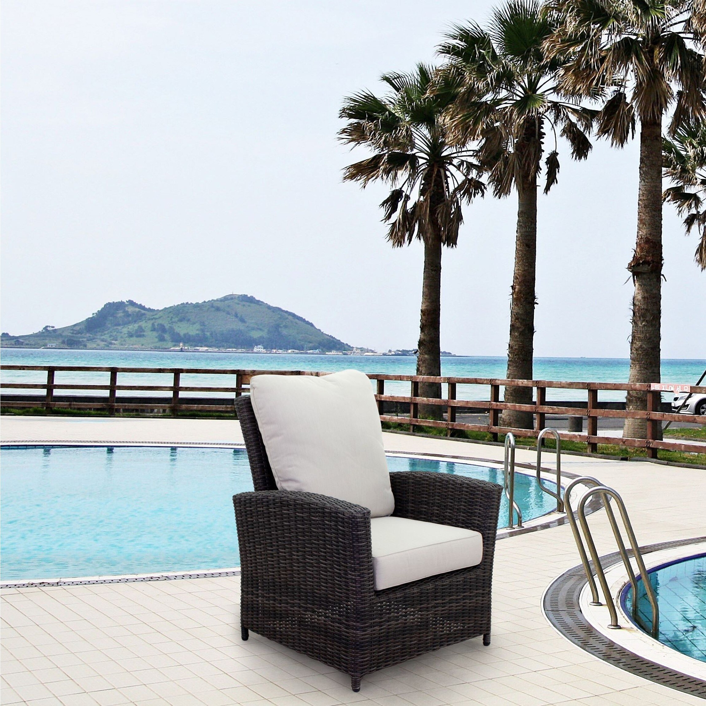 Courtyard Casual 5251 Cheshire Wicker Silver Oak Wicker Frame Stationary Conversation Chair with Cream Cushioned Seat