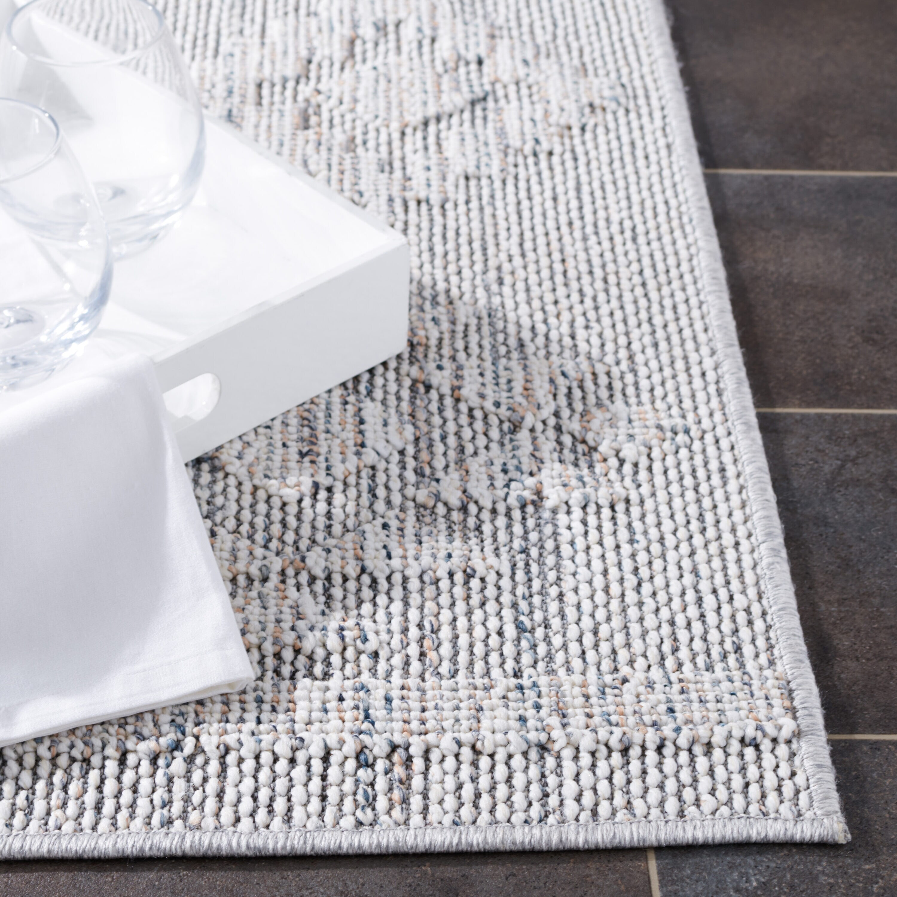 Grayson Chic 4' x 6' Reversible Flat-Woven Synthetic Rug