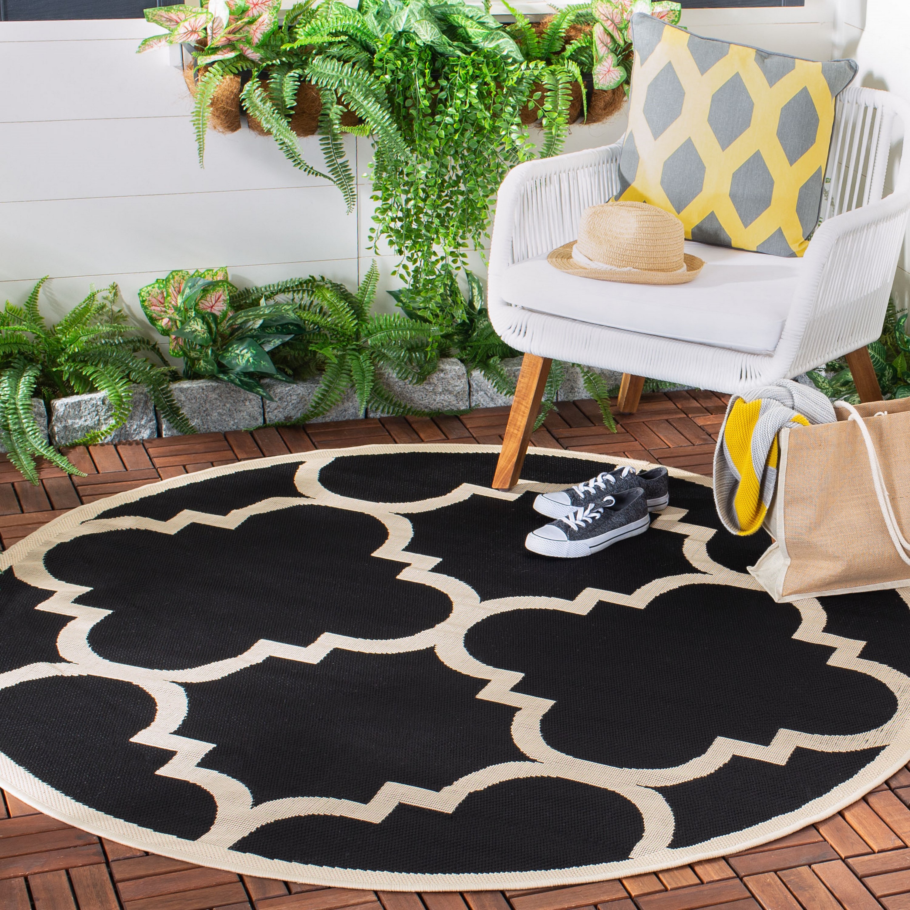 Safavieh CY6243-266-8R Courtyard Lihue 8 x 8 (ft) Loomed Polypropylene Black/Beige Round Indoor/Outdoor Geometric Coastal Area rug