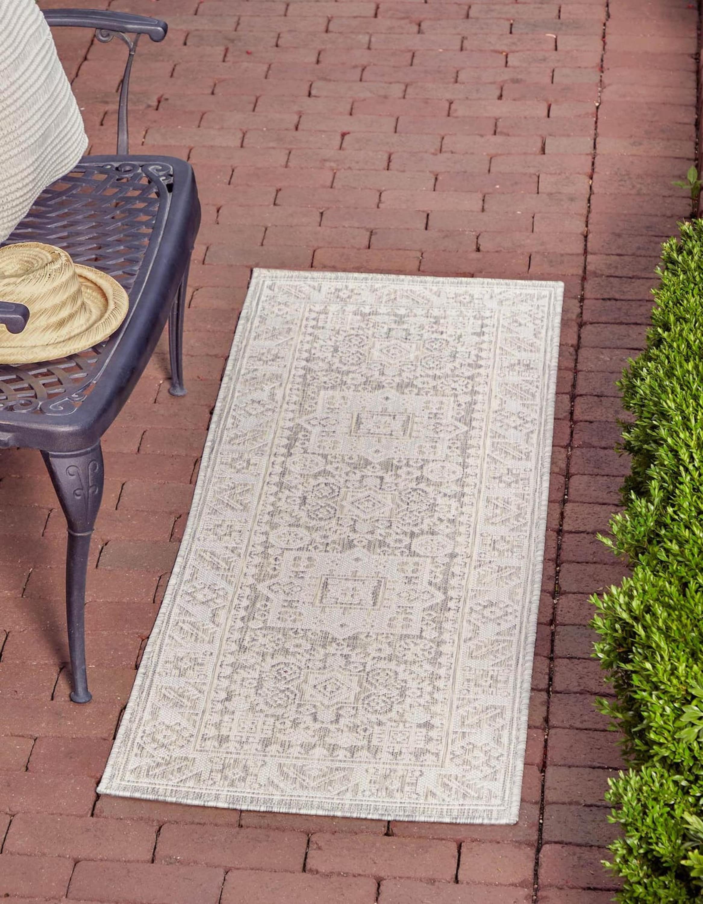 Unique Loom 3162606 Outdoor Aztec 3 x 12 (ft) Loomed Polypropylene Light Gray Rectangular Indoor/Outdoor Border Runner rug