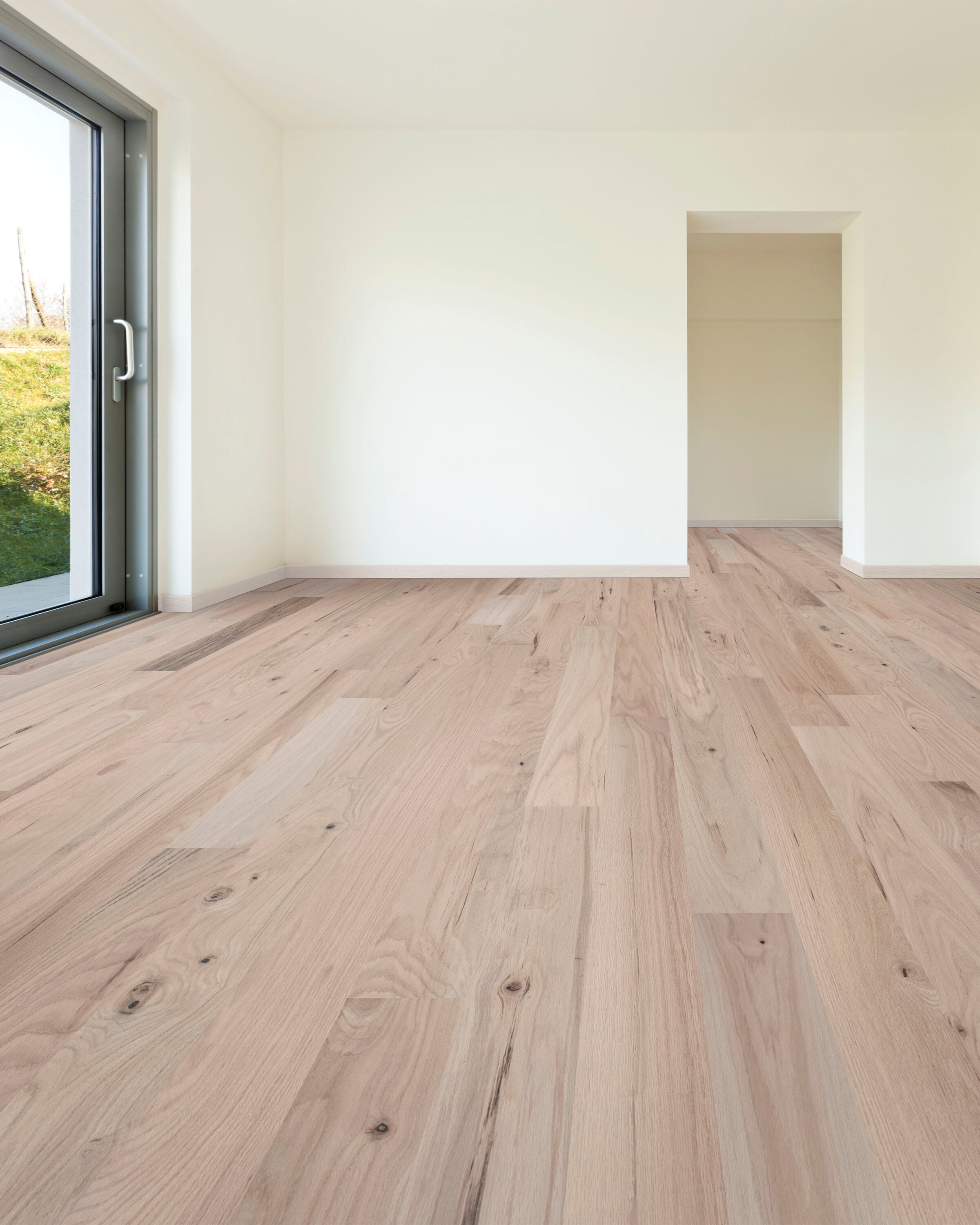 Century RO214-1CSE-LO  Flooring Unfinished Red oak 2-1/4-in W x 3/4-in T x Varying Length Smooth/Traditional Solid Hardwood Flooring ( 19.5-sq ft / Carton )