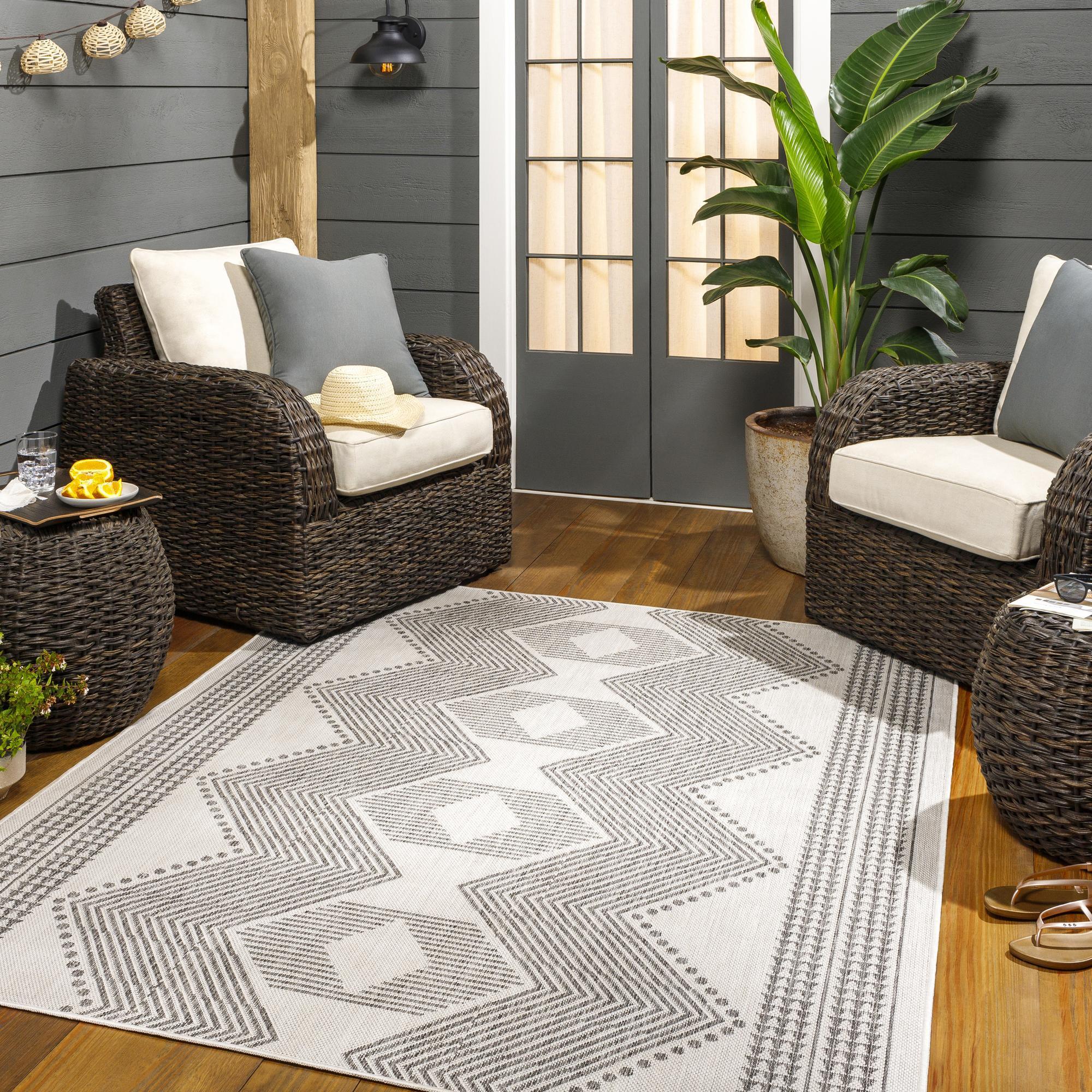 Livabliss LBH2347-537 Long Beach 5 x 8 (ft) Polypropylene Light Gray Rectangular Outdoor Geometric Global Area rug