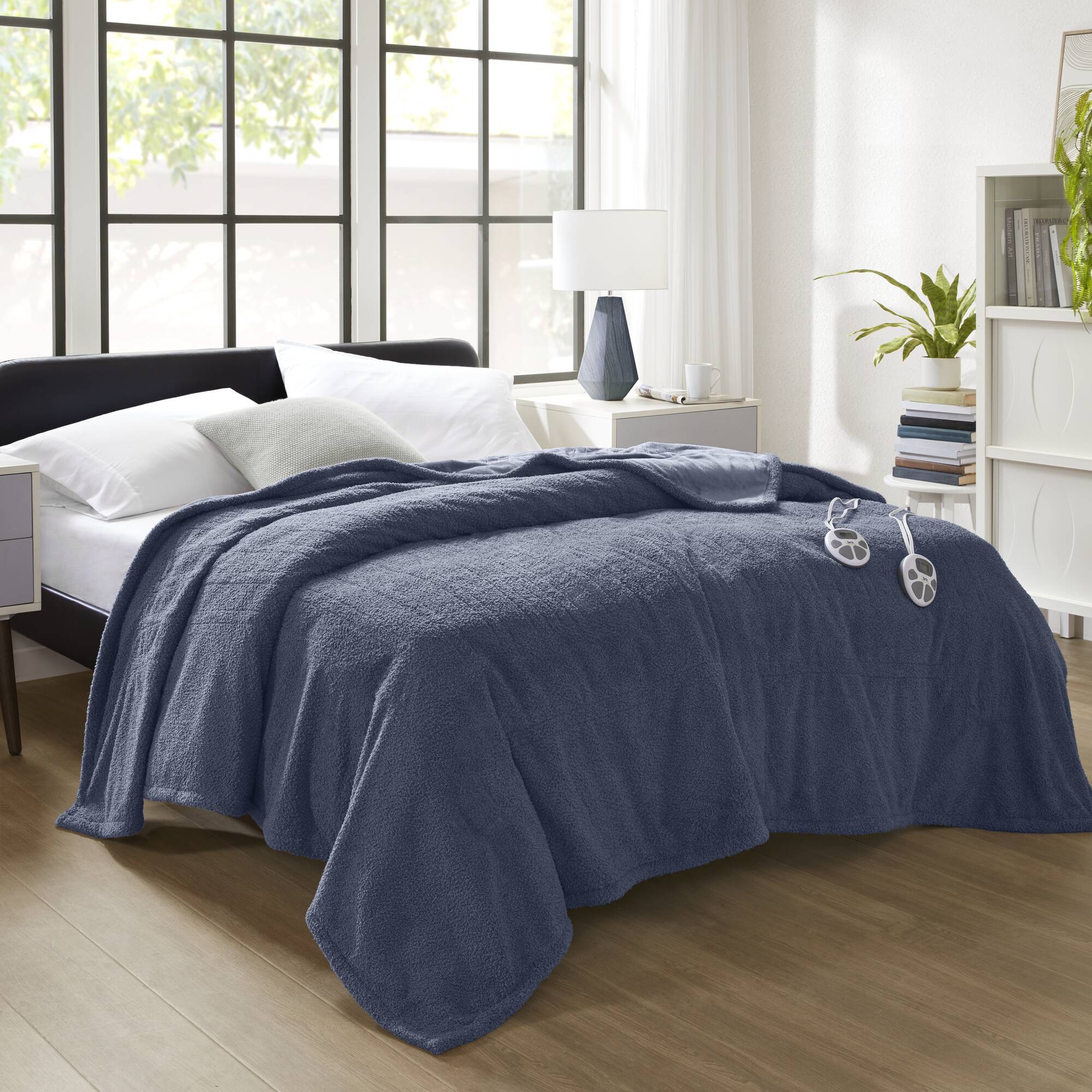Serta ST54-3575 Navy 62-in x 84-in Polyester Blanket