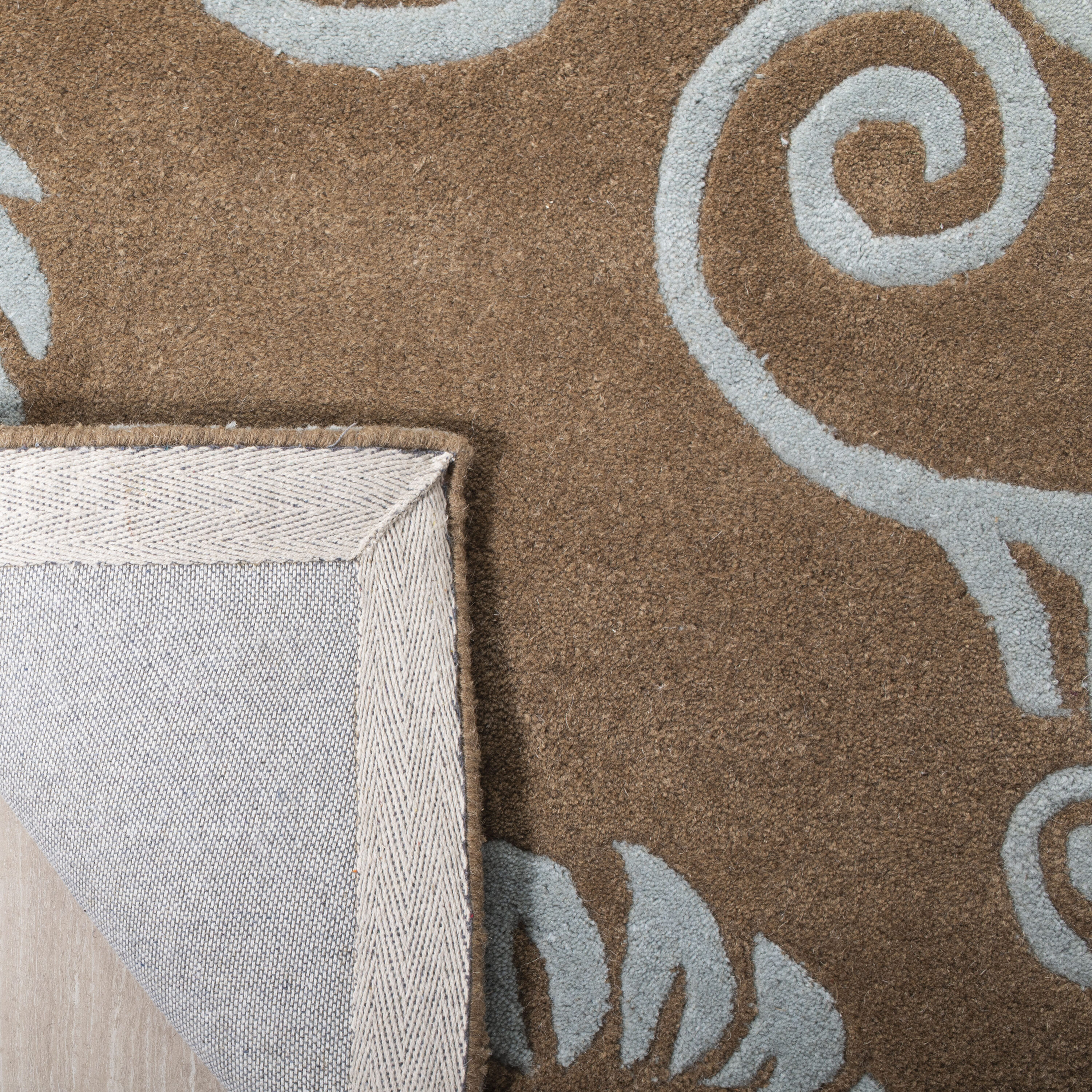 Safavieh SOH765C-5 rugs - View #3