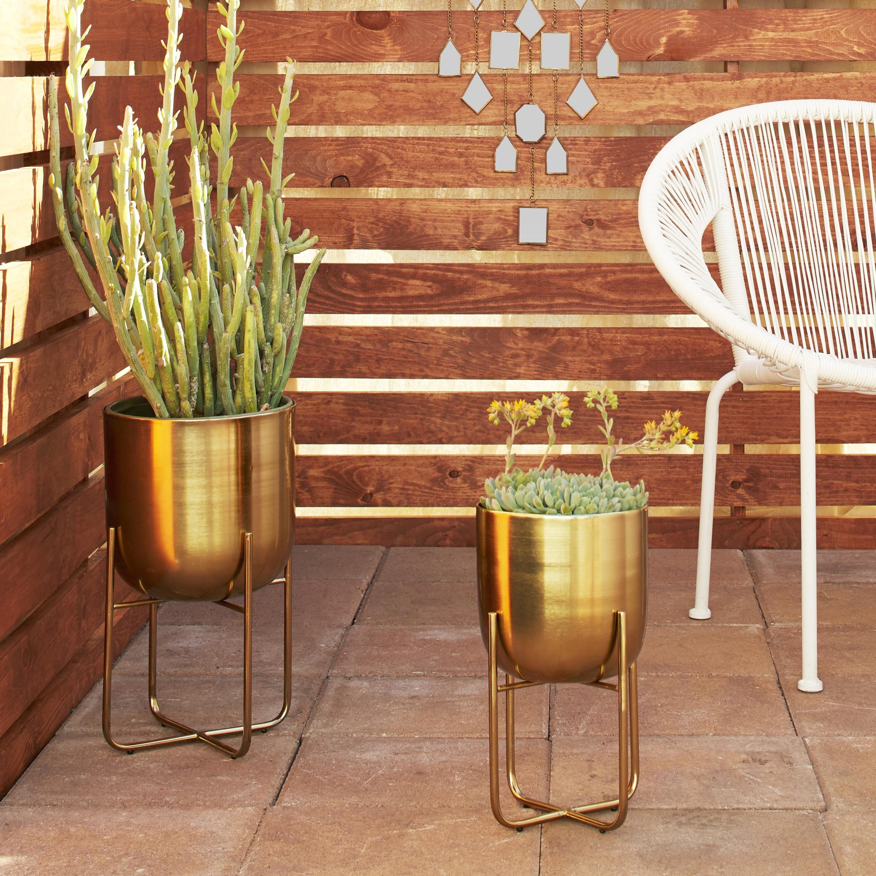 Grayson Lane 51937 2 -Pack Round 8-Inches W Medium Gold Metal Indoor/Outdoor Planter Stand Included
