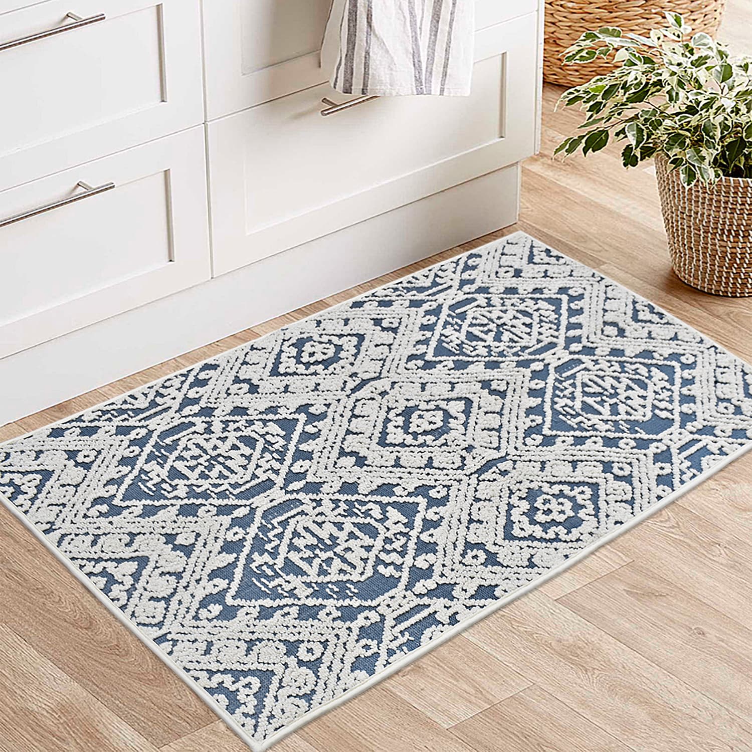 allen + roth 2 X 7 (ft) Neutral Gray Indoor Distressed/Overdyed Machine  Washable Runner Rug in the Rugs department at