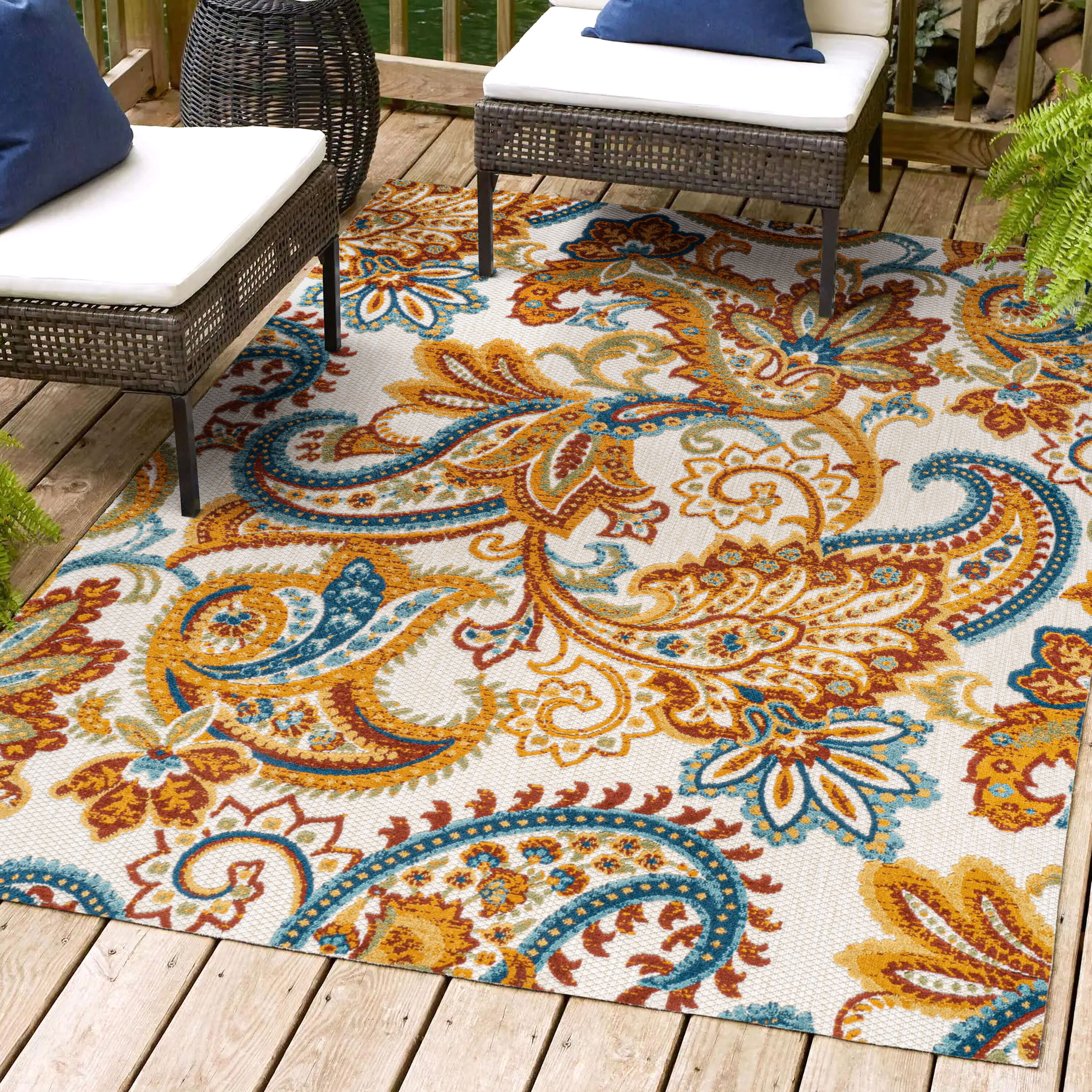 Ivory and Multicolor Paisley High-Low Indoor/Outdoor Rug