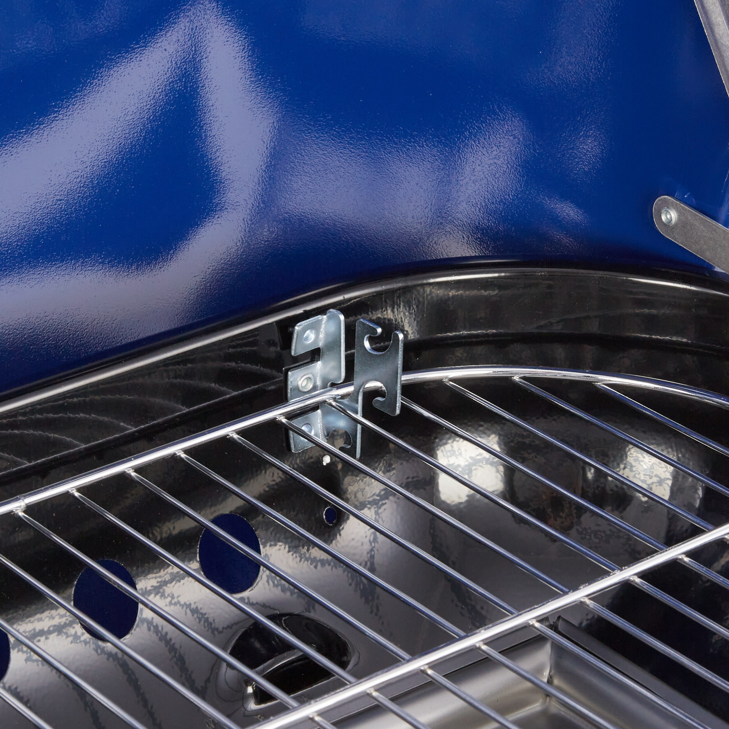 Americana 21.25-in W Ocean Blue Kettle Charcoal Grill