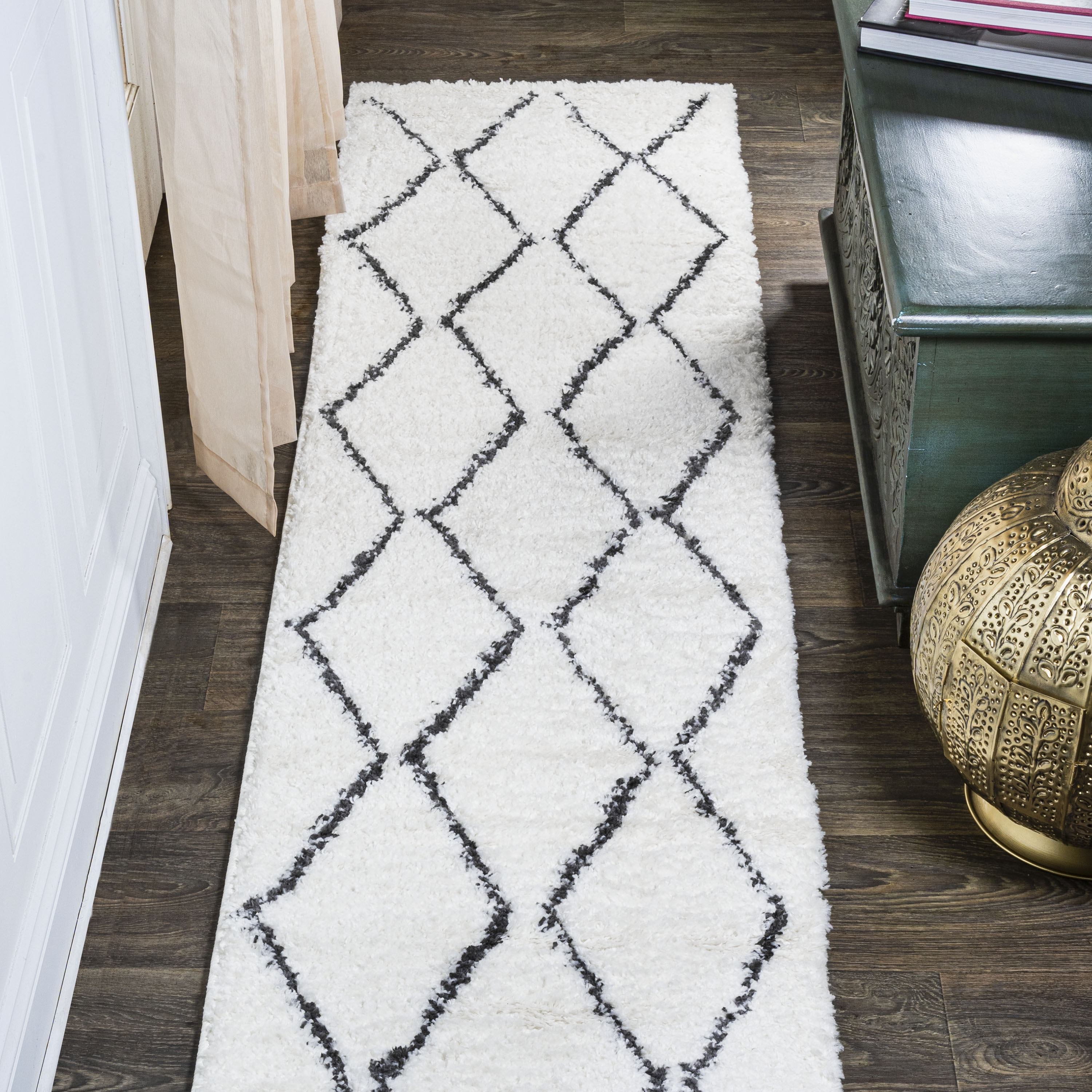 JONATHAN  Y MOH405A-210 Moroccan HYPE Catala Diamond Shag 2 x 10 (ft) Loomed Polypropylene White/Black Rectangular Indoor Geometric Bohemian/Eclectic Runner rug