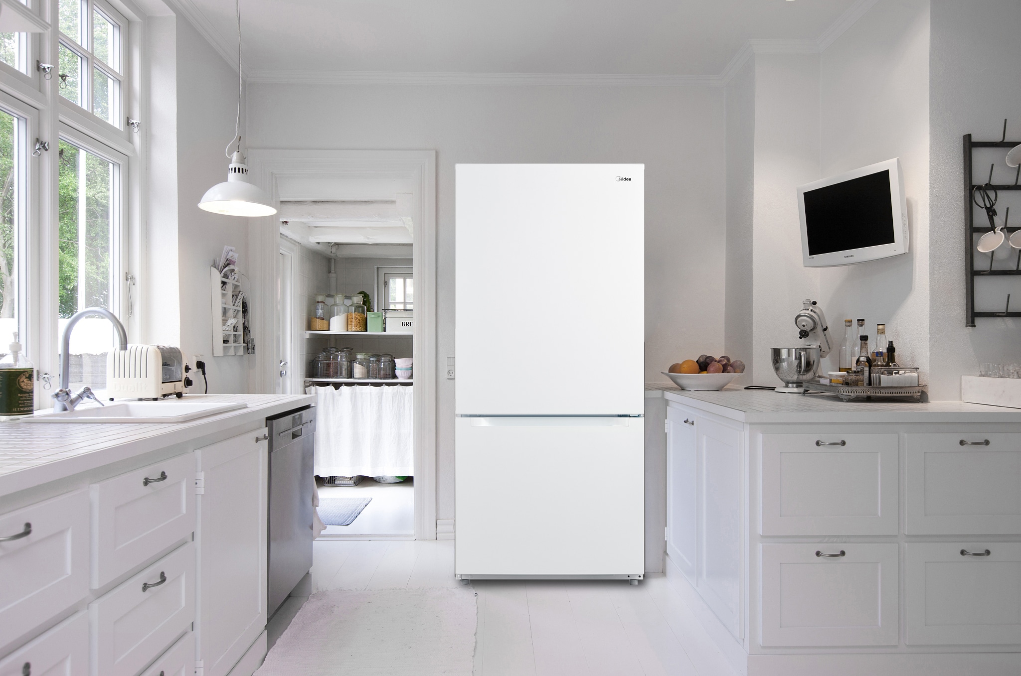 Midea 18.7-cu ft Bottom-Freezer Refrigerator (White) ENERGY STAR in the  Bottom-Freezer Refrigerators department at
