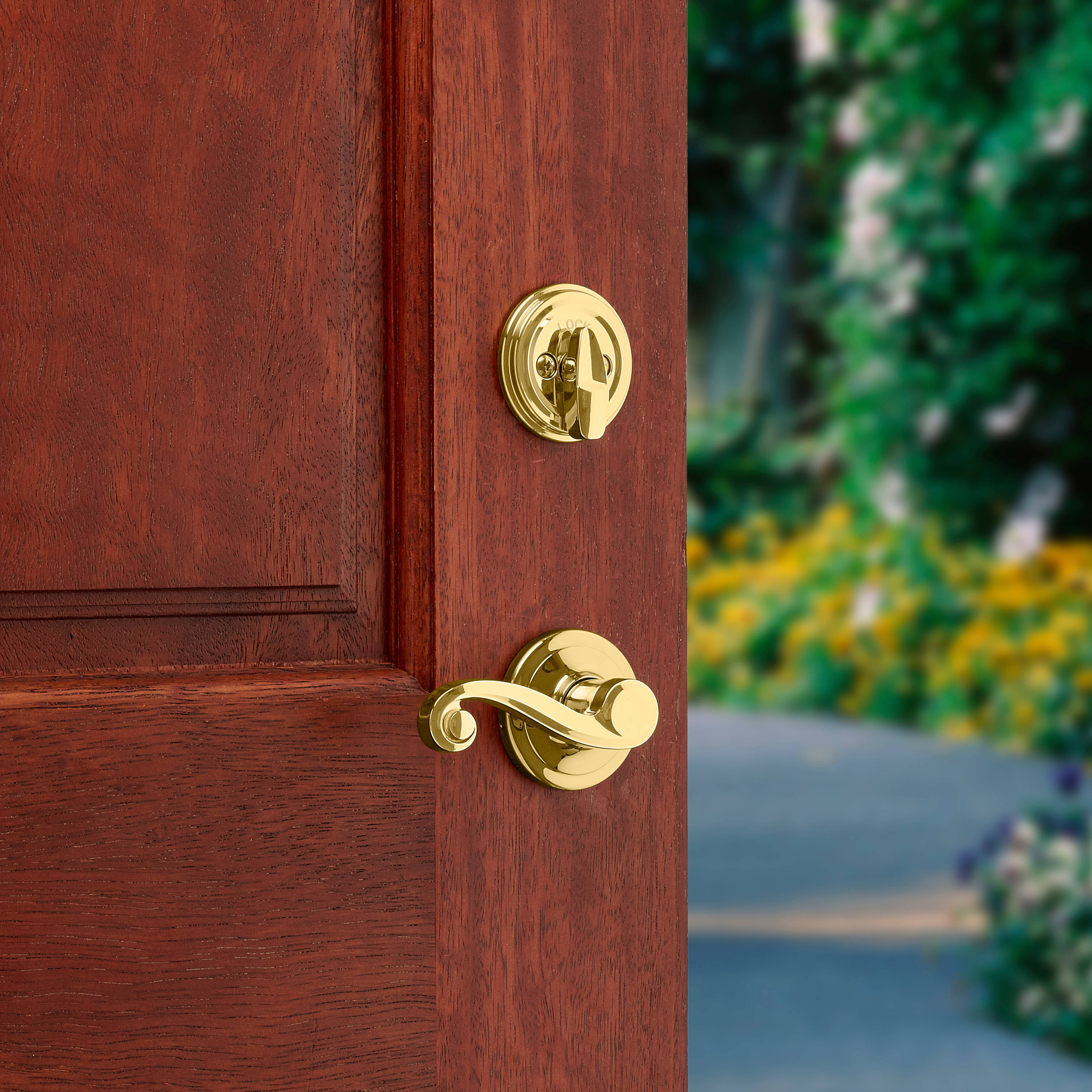 Kwikset Signatures Arlington Lifetime Polished Brass Single-Cylinder  Deadbolt Entry Door Handleset with Lido Lever and Smartkey in the Handlesets  department at