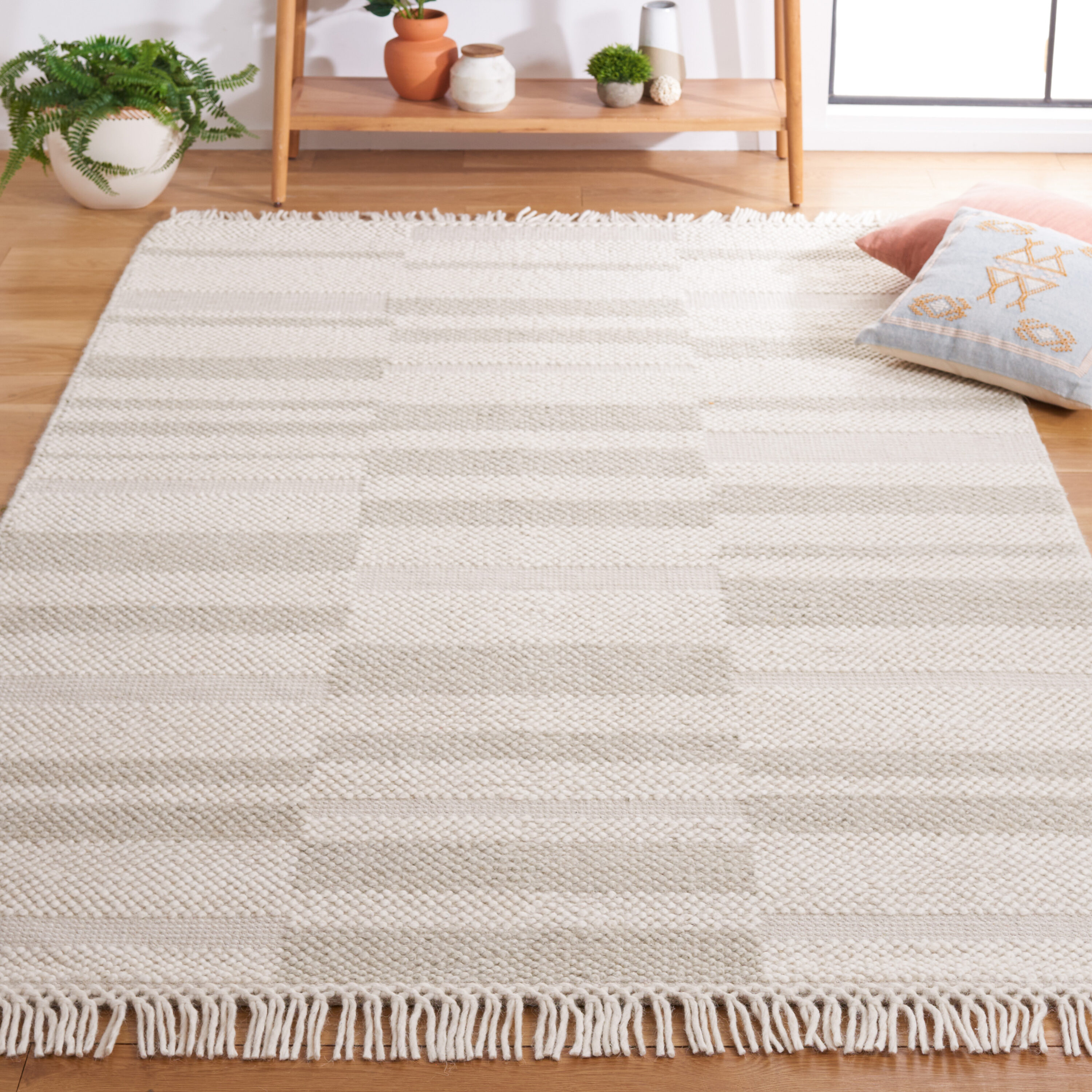  Natura 225 Ivory/Silver Scandinavian 4ft x 6ft Small Rectangle Rug