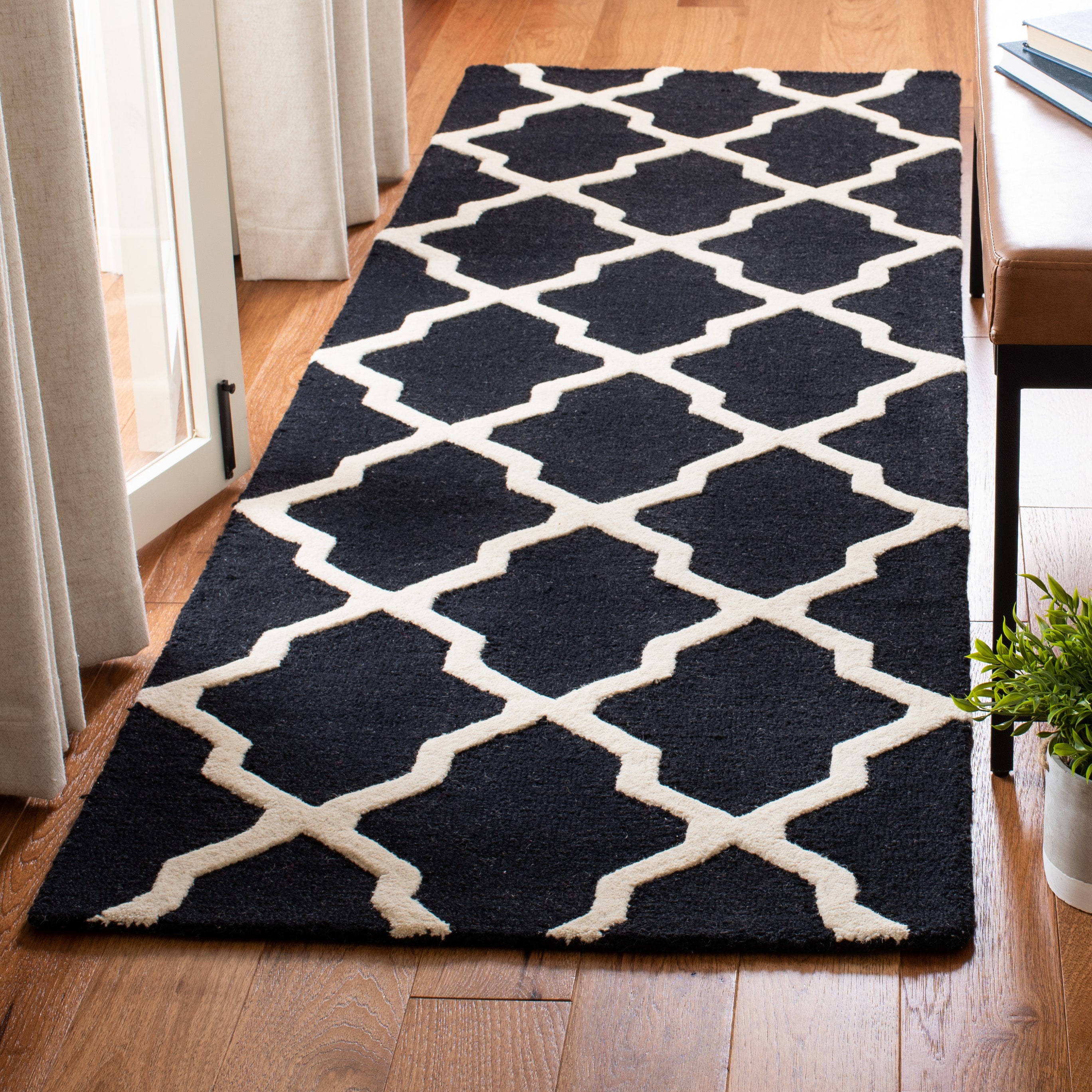 3 x 10 (ft) Tufted Black / Ivory Rectangular Indoor Geometric Coastal Professionally Clean Only Runner rug