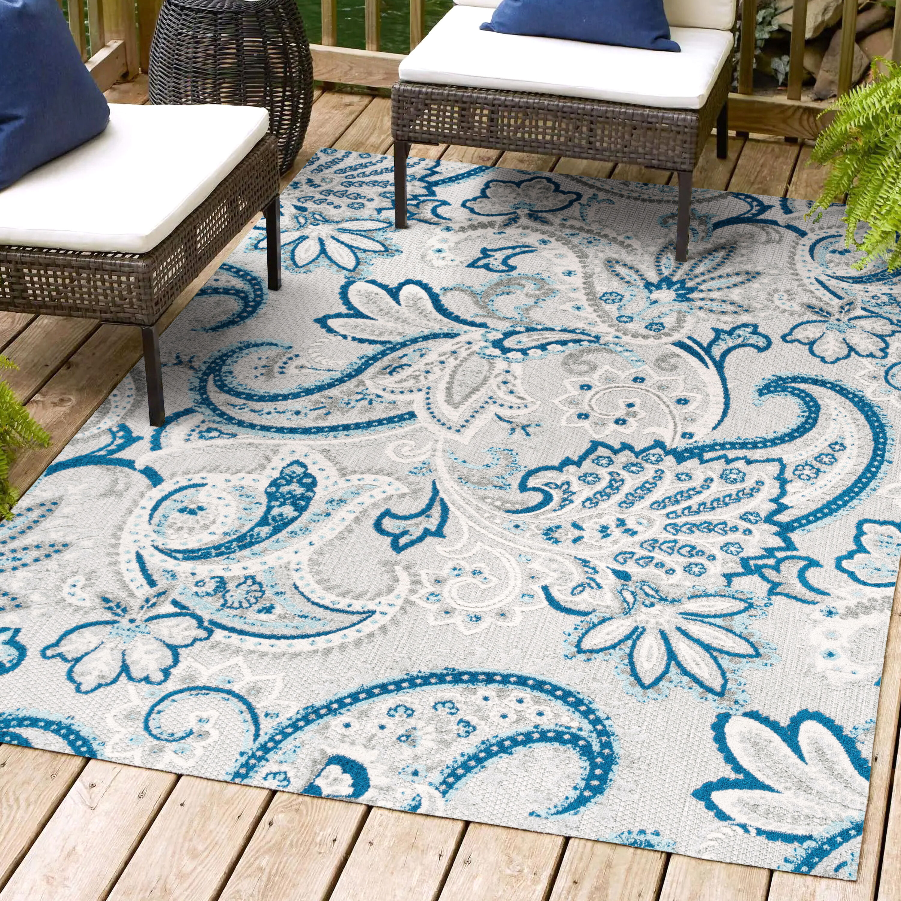 Paisley High-Low Light Gray and Blue Synthetic Indoor/Outdoor Rug