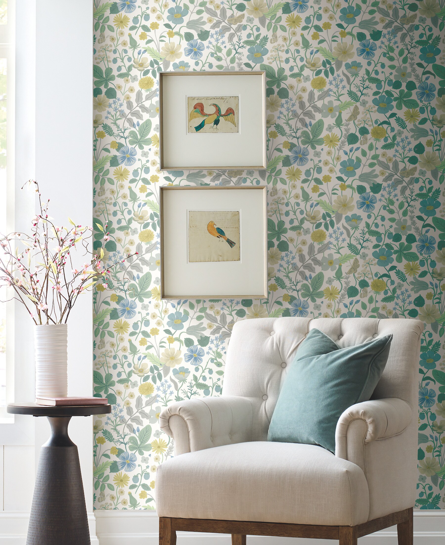 Rifle Paper RP7357 60.8-sq ft White Paper Floral Unpasted Wallpaper