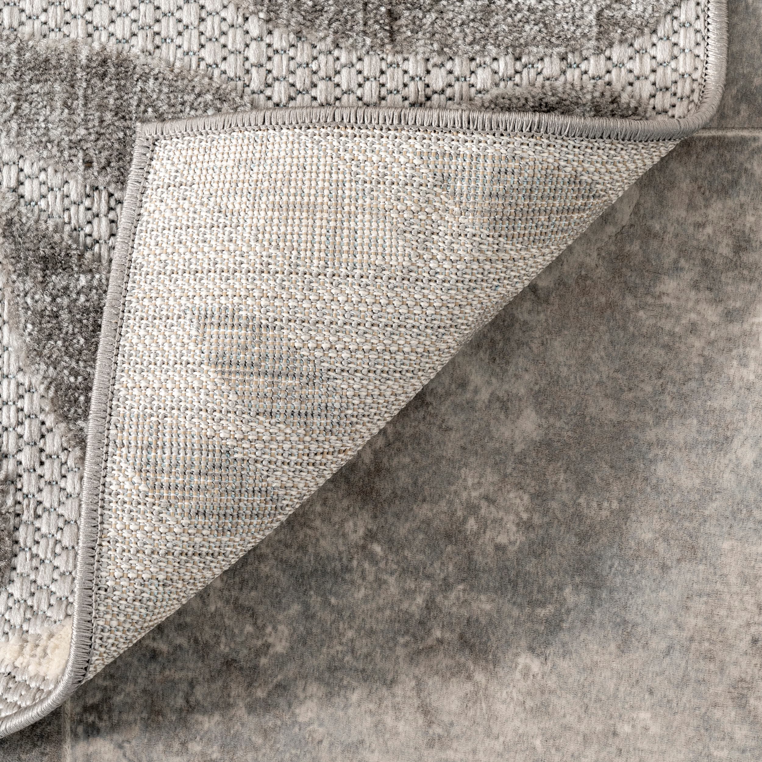Light Grey Floral Synthetic 5' x 8' Easy-Care Outdoor Rug