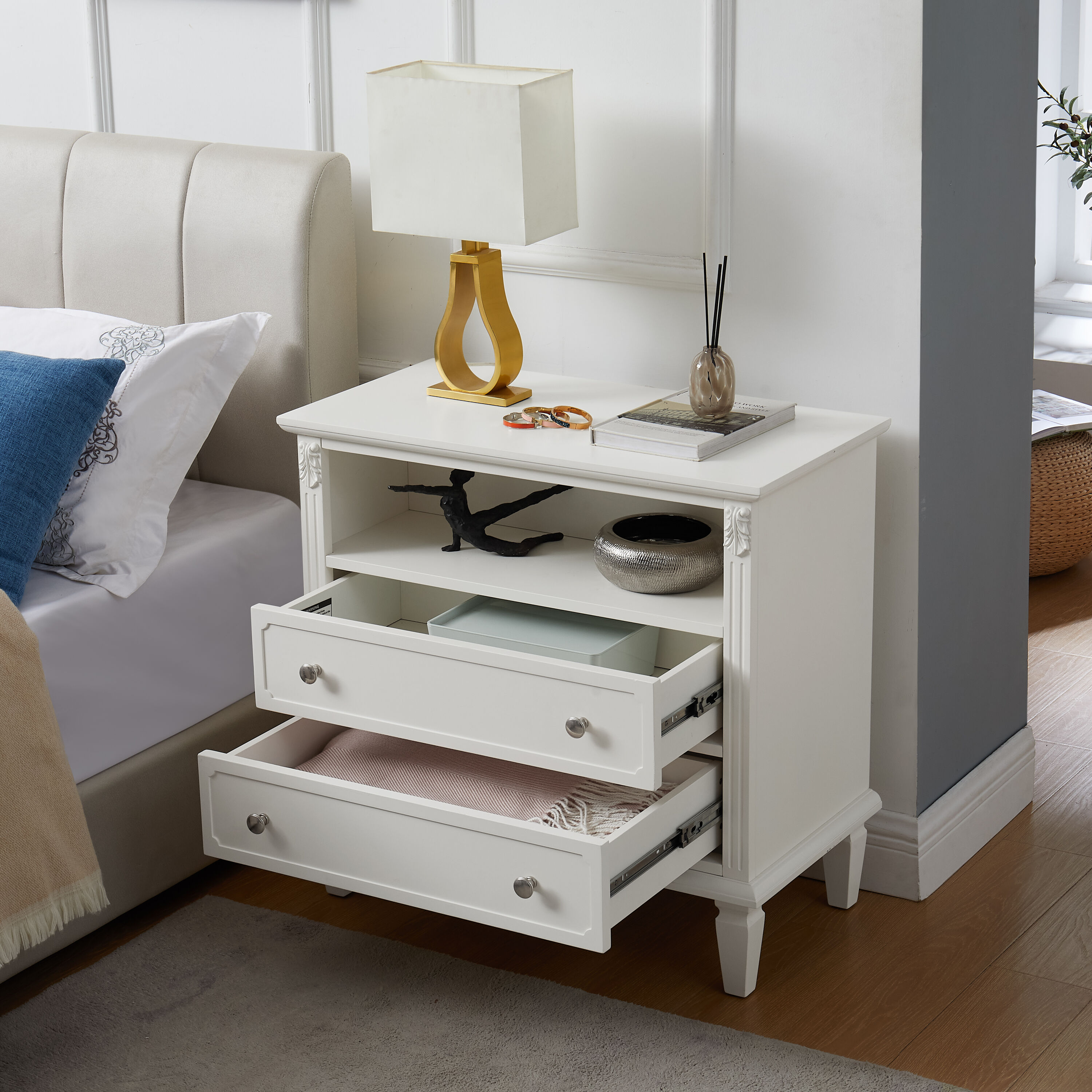 Lycvki 1748 White Nightstand