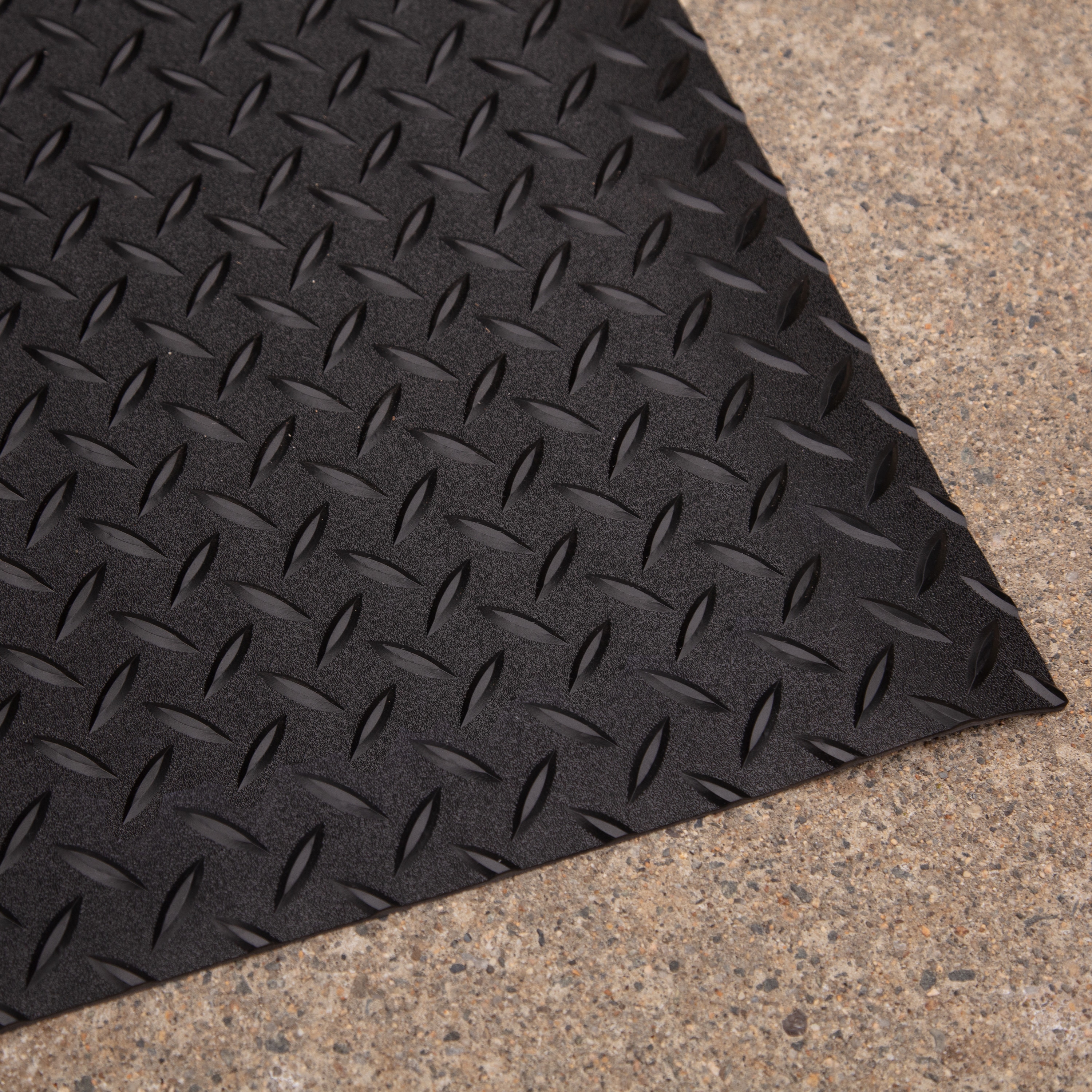 The Gas Grill Splatter Mat Black Soft Touch Non-woven Polypropylene  Rectangular Grill Mat in the Grill Mats department at