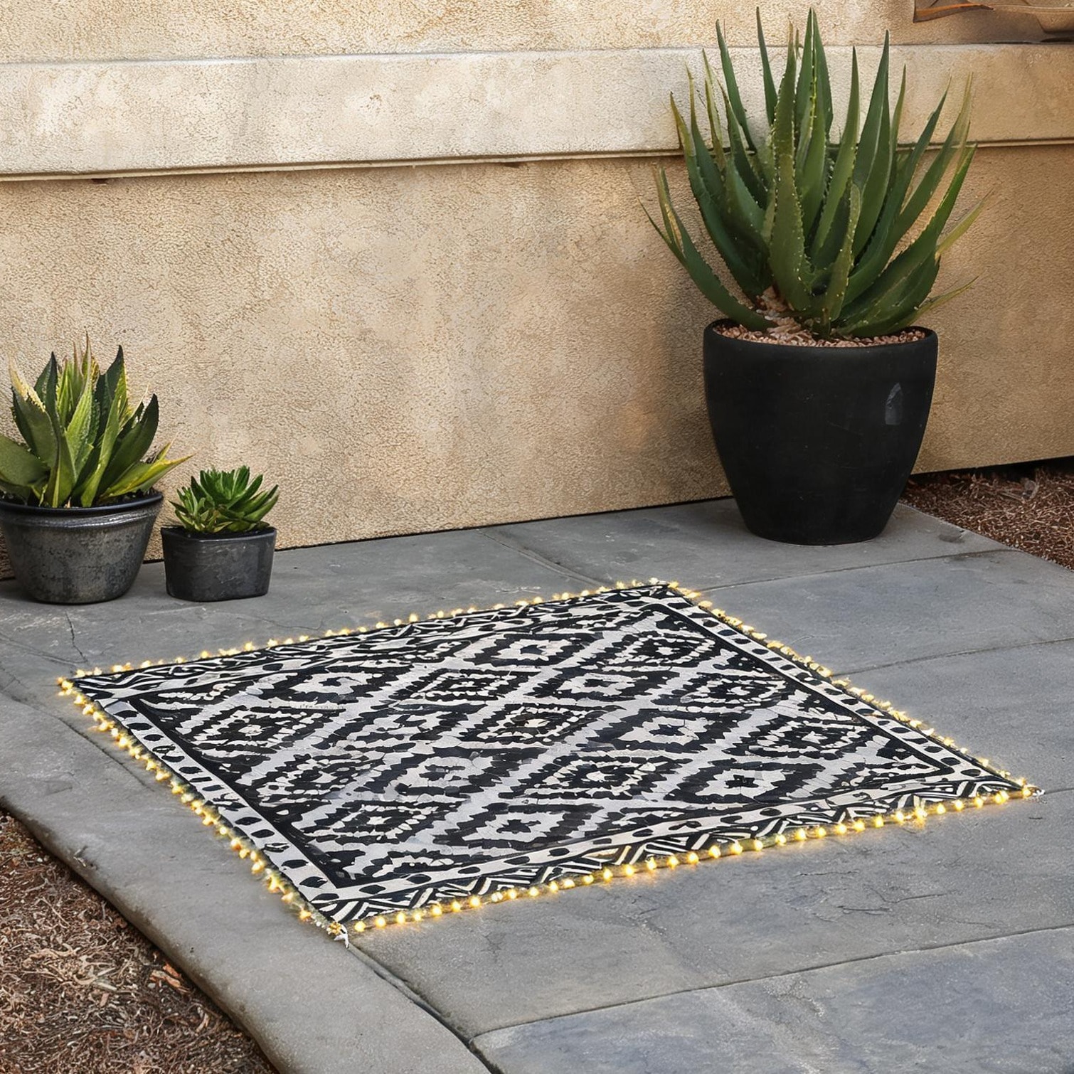 Naturefalls Black and White Pp Outdoor Rugs for Outdoor Space with LED Lighting and Folding Design