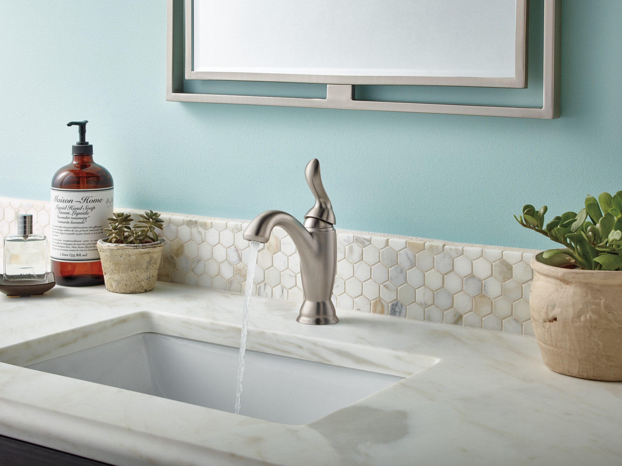 Stainless Steel Single Handle Bathroom Faucet with Drain Assembly