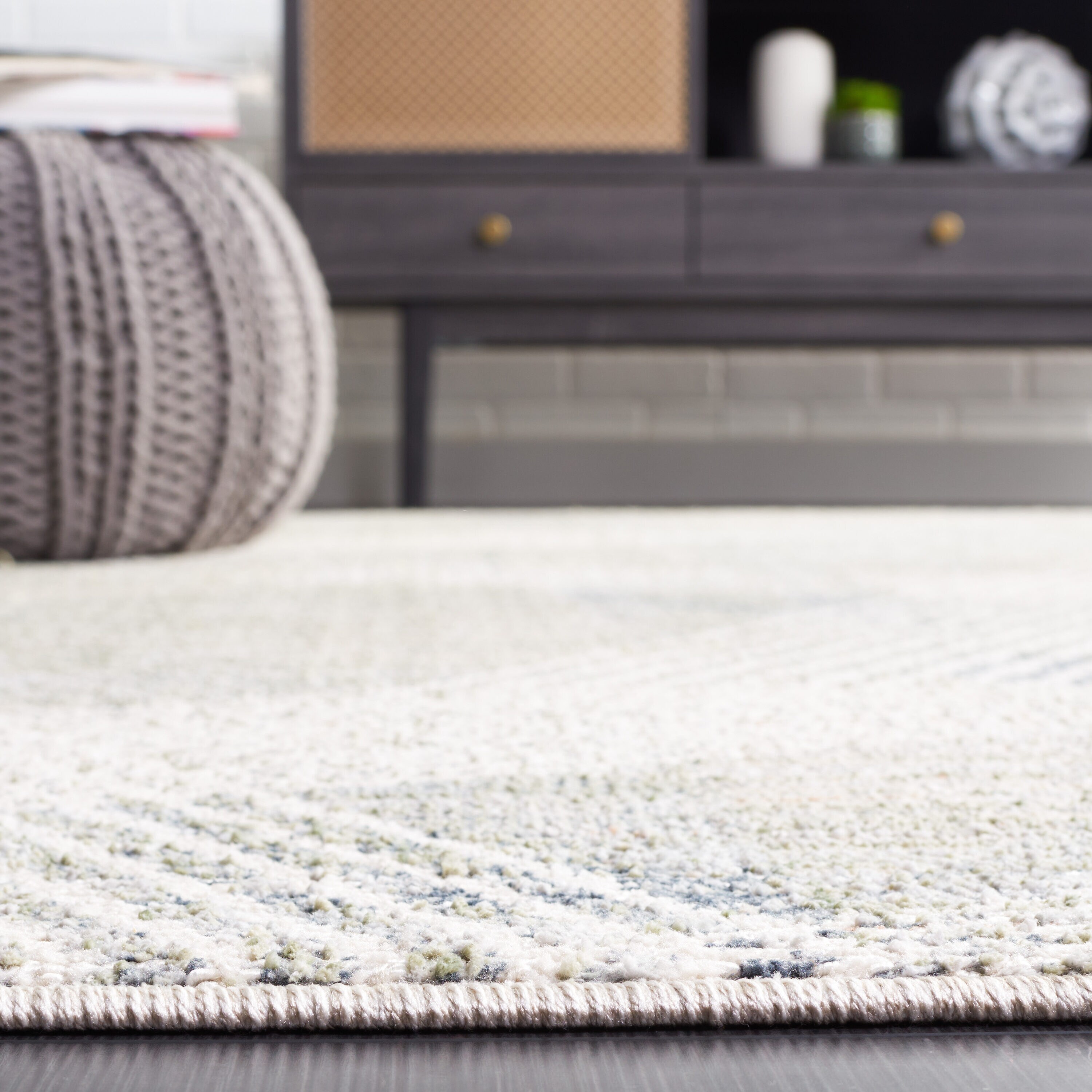 Safavieh HUN102W-4 rugs - View #5