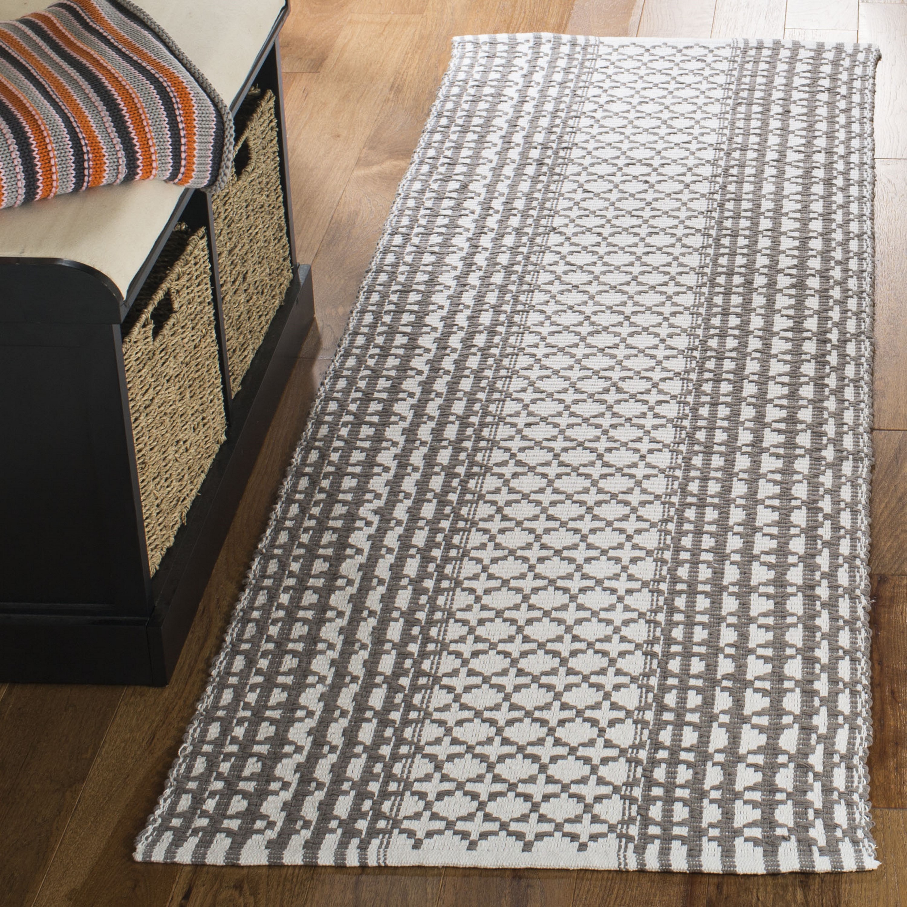 Safavieh MTK617F-27 Montauk Remsen 2 x 7 (ft) Cotton Gray/Ivory Rectangular Indoor Abstract Coastal Runner rug