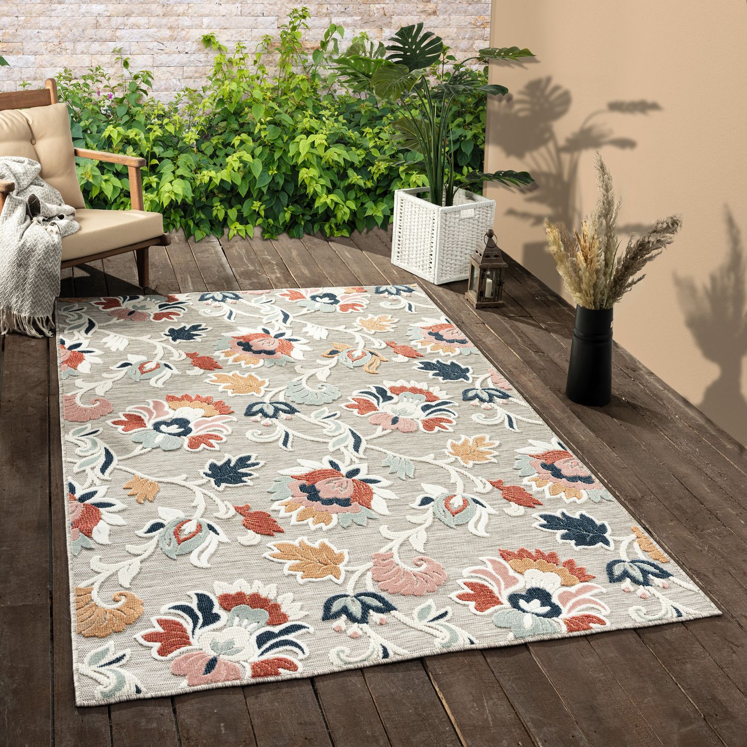 Gray Floral Synthetic Reversible 5' x 7' Area Rug