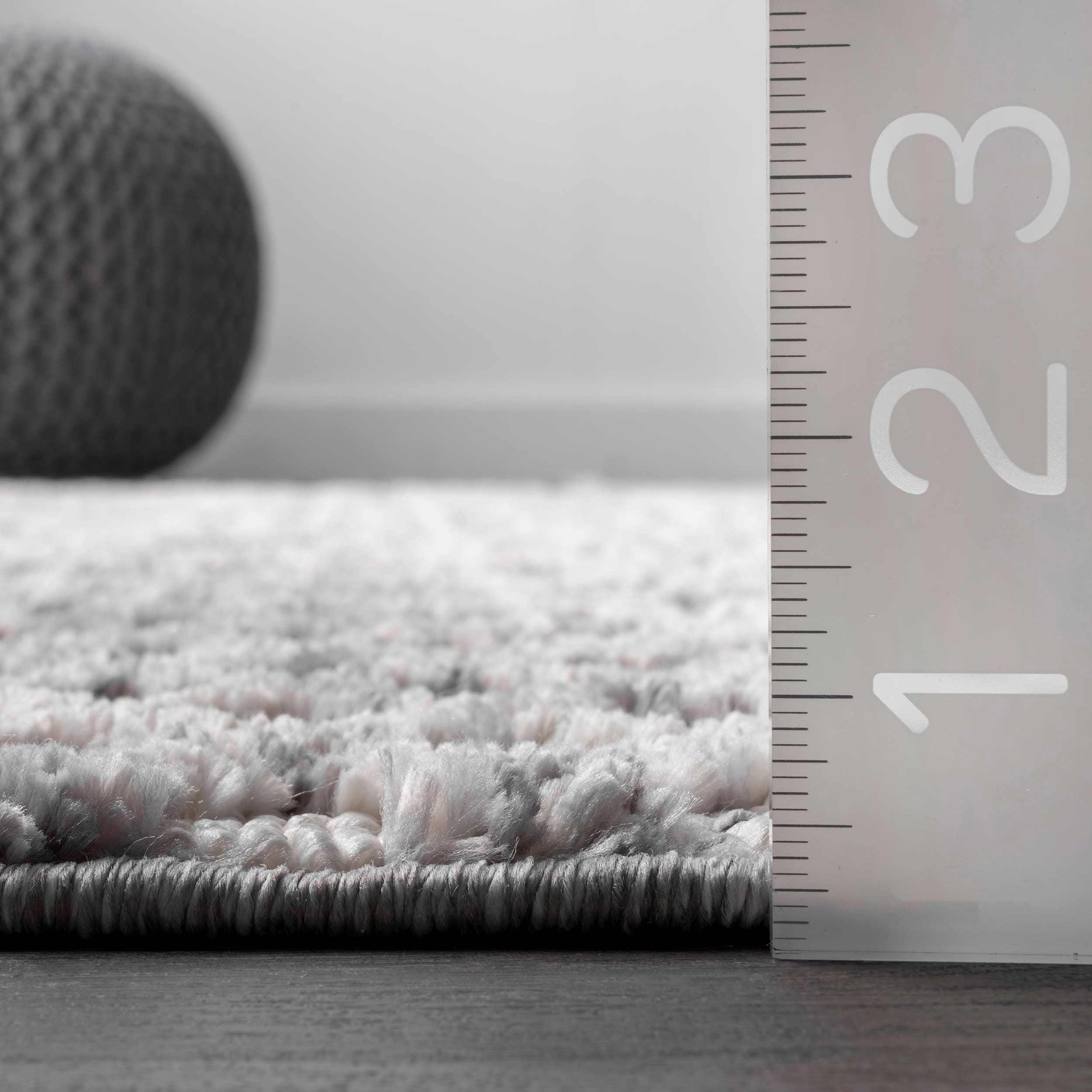 Luxe Gray Geometric 4' x 6' Synthetic Easy Care Area Rug