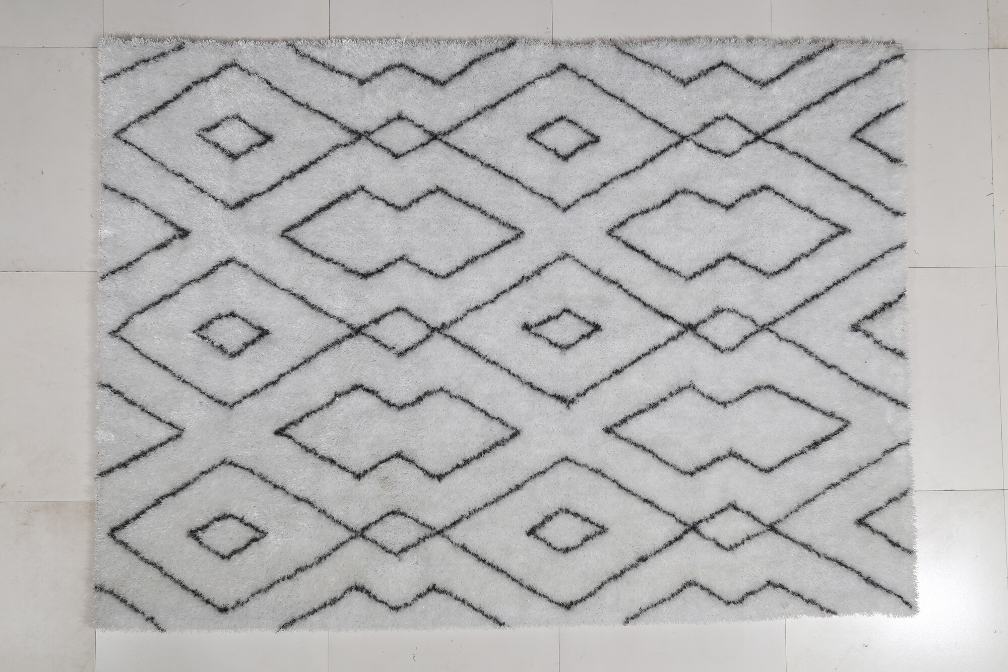 Amazing Rugs AC1022-23 Aria 2 x 3 (ft) Tufted Polyester White Rectangular Indoor Solid Area rug