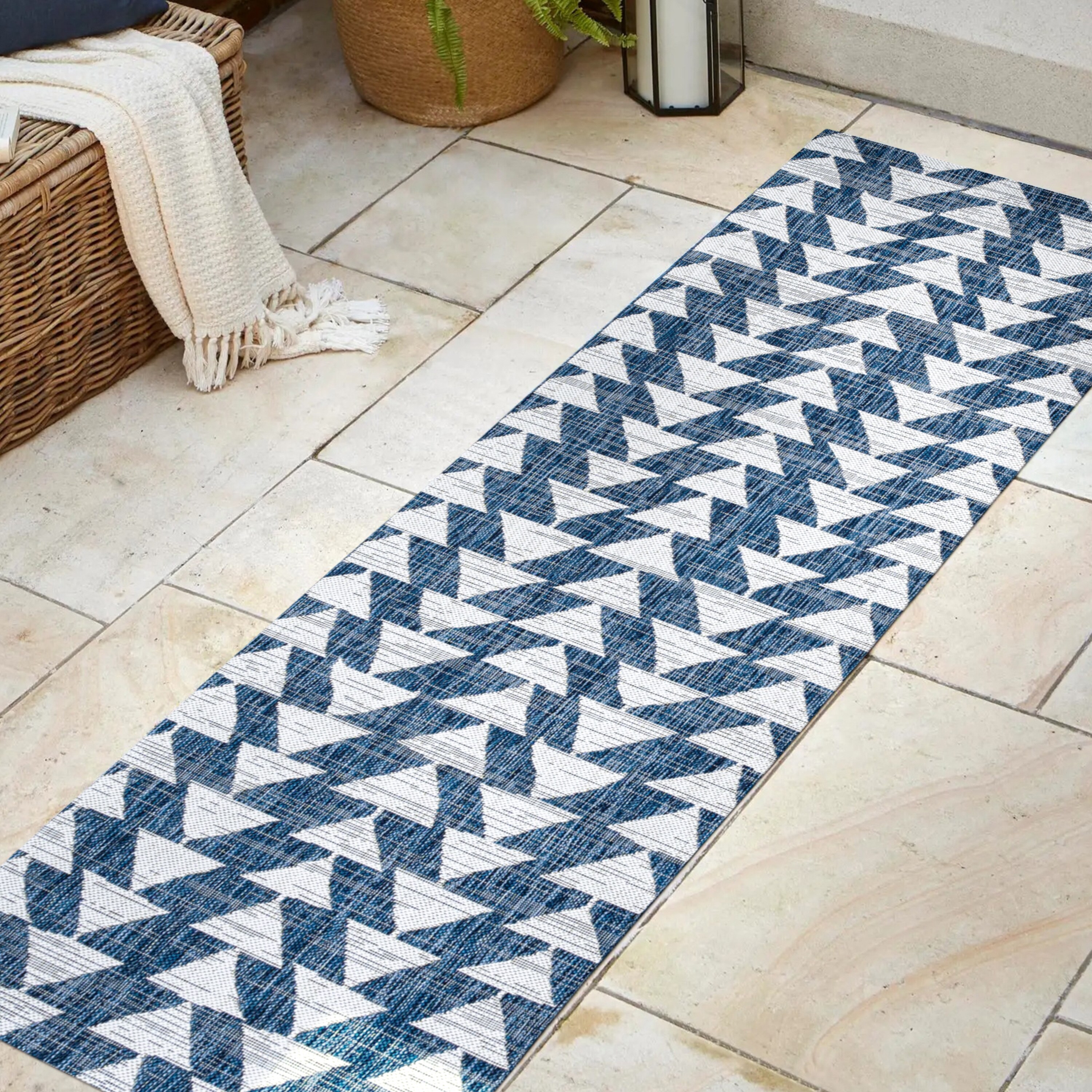 Ivory/Blue Moroccan-Inspired Geometric Synthetic Area Rug