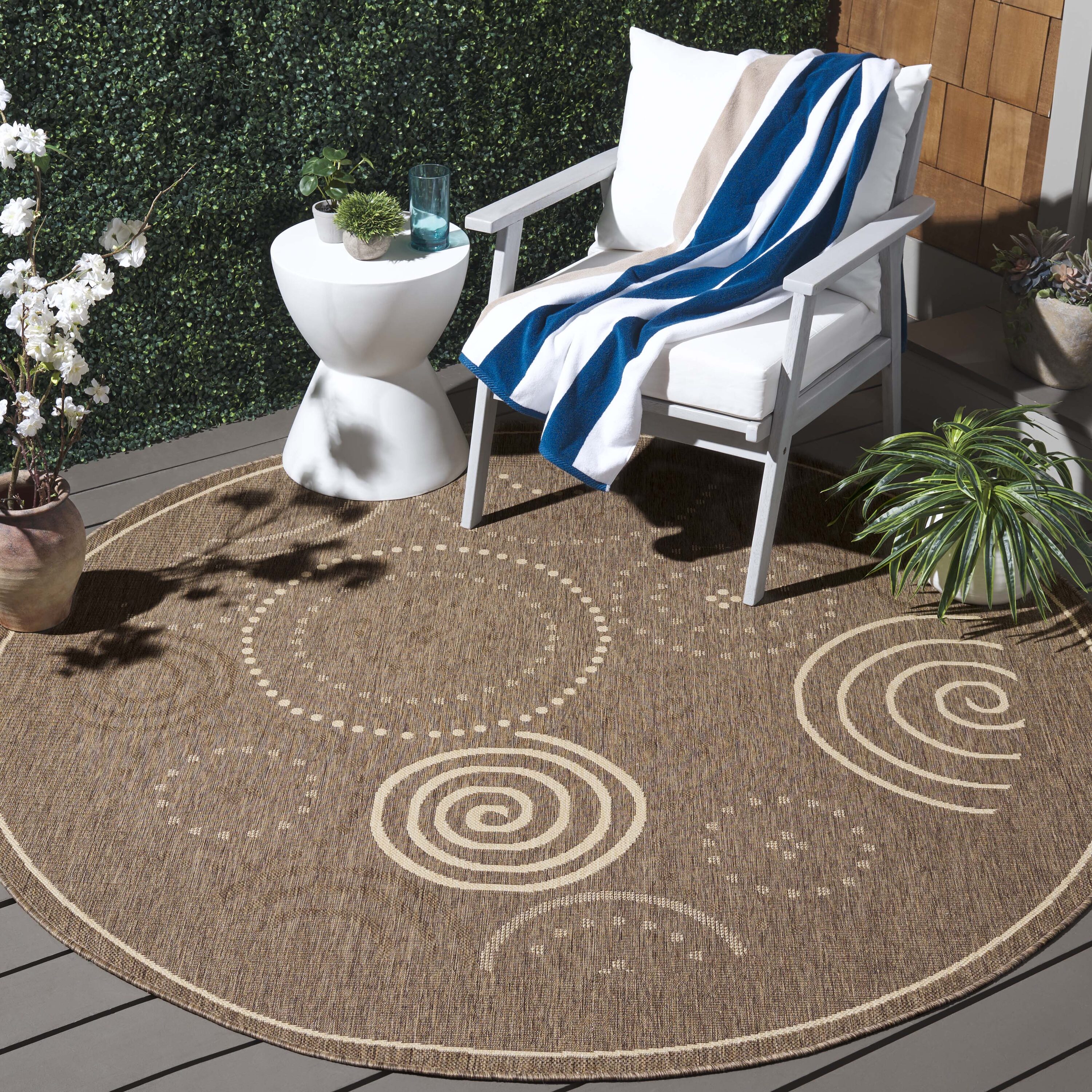 Safavieh - Courtyard Circles Loomed Polypropylene Brown/Natural Round Indoor, Outdoor Abstract Ar...